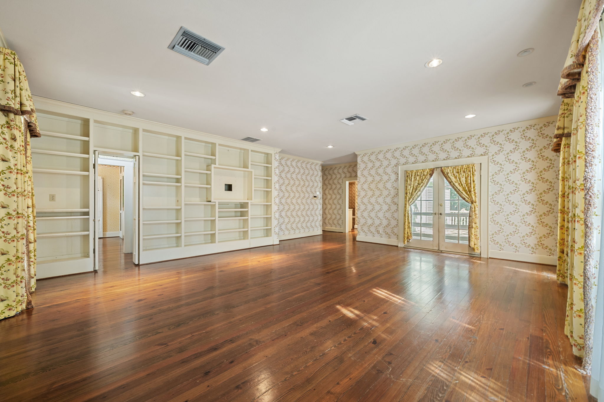 San Marcos, Texas, 78666, United States, 3 Bedrooms Bedrooms, ,4 BathroomsBathrooms,Residential,For Sale,1981922