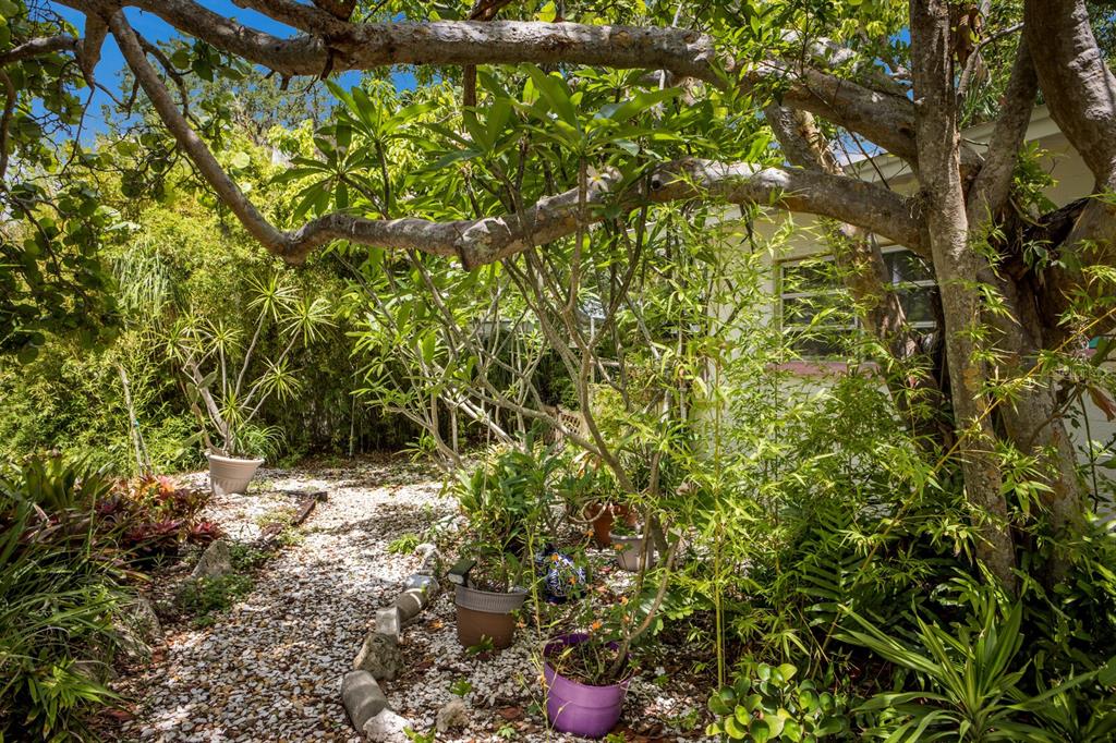 Sarasota, Florida, 34234, United States, 3 Bedrooms Bedrooms, ,2 BathroomsBathrooms,Residential,For Sale,1805099