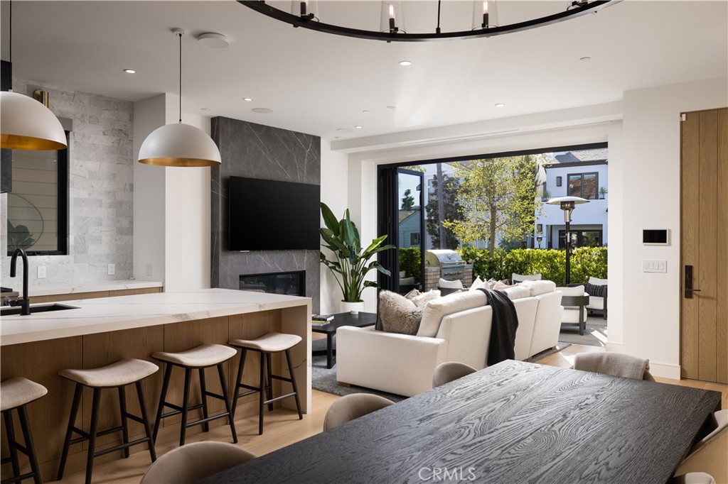 Corona del Mar, California, 92625, United States, 3 Bedrooms Bedrooms, ,4 BathroomsBathrooms,Residential,For Sale,1837053