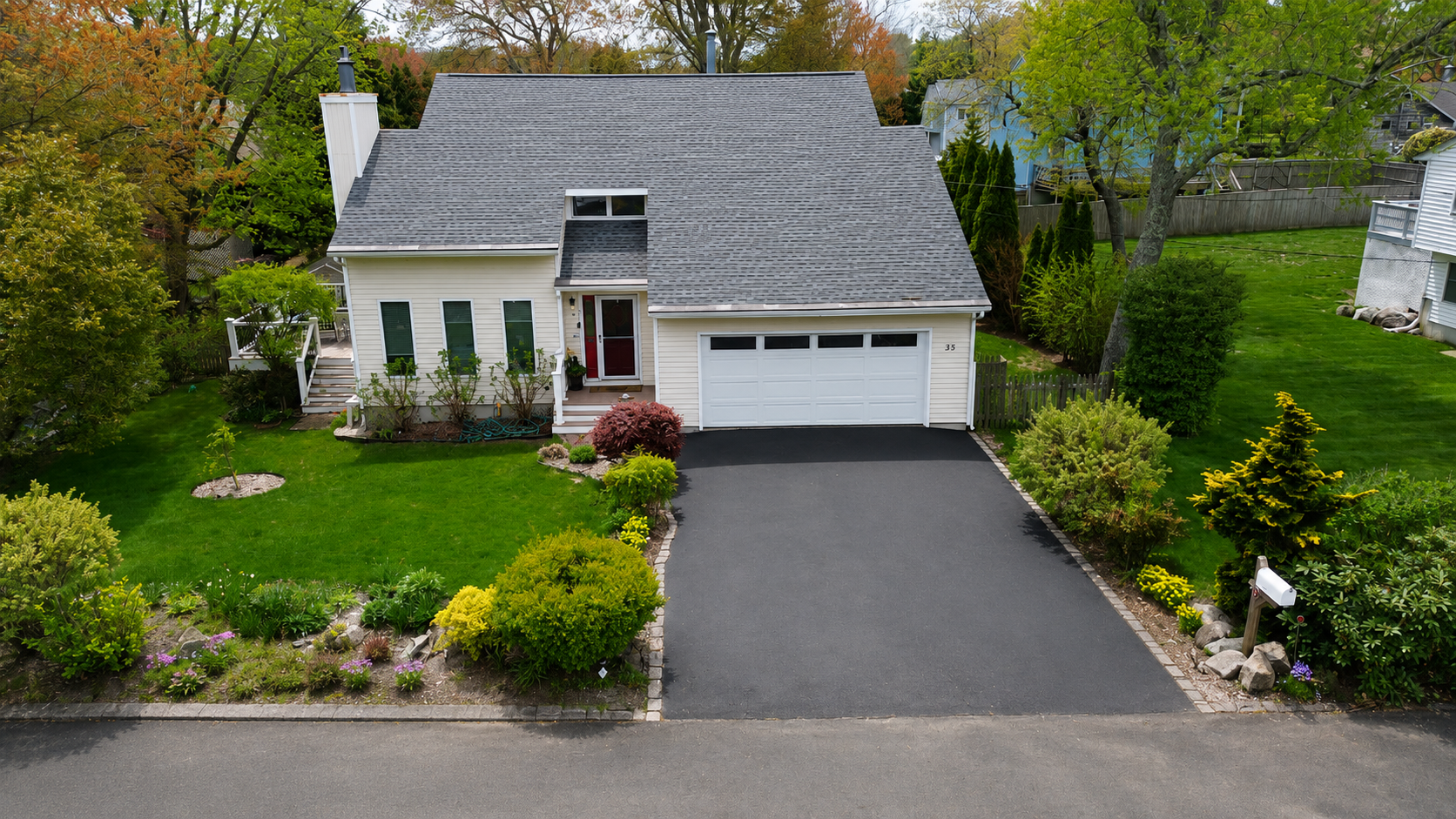 Narragansett, Rhode Island, 02882, United States, 4 Bedrooms Bedrooms, ,2 BathroomsBathrooms,Residential,For Sale,2049265