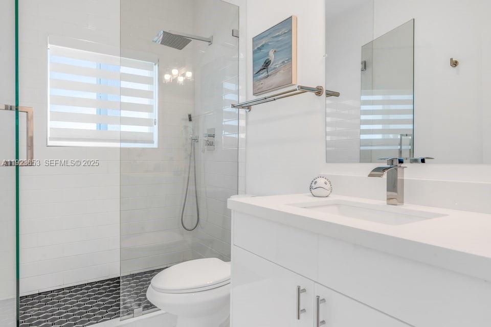 Key Largo, Florida, 33037, United States, 5 Bedrooms Bedrooms, ,3 BathroomsBathrooms,Residential,For Sale,2002061