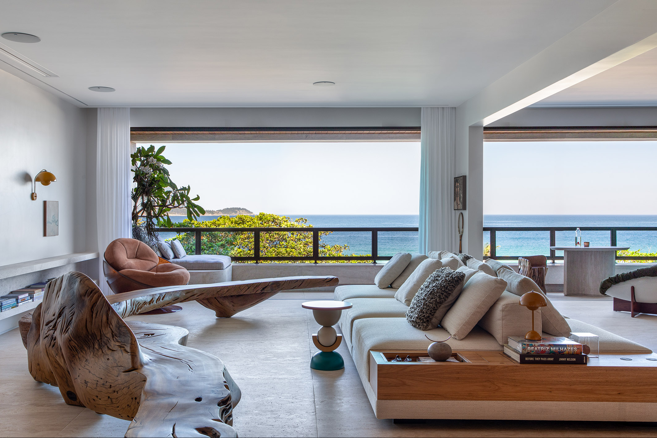  Contemporary oceanfront residence in Ipanema