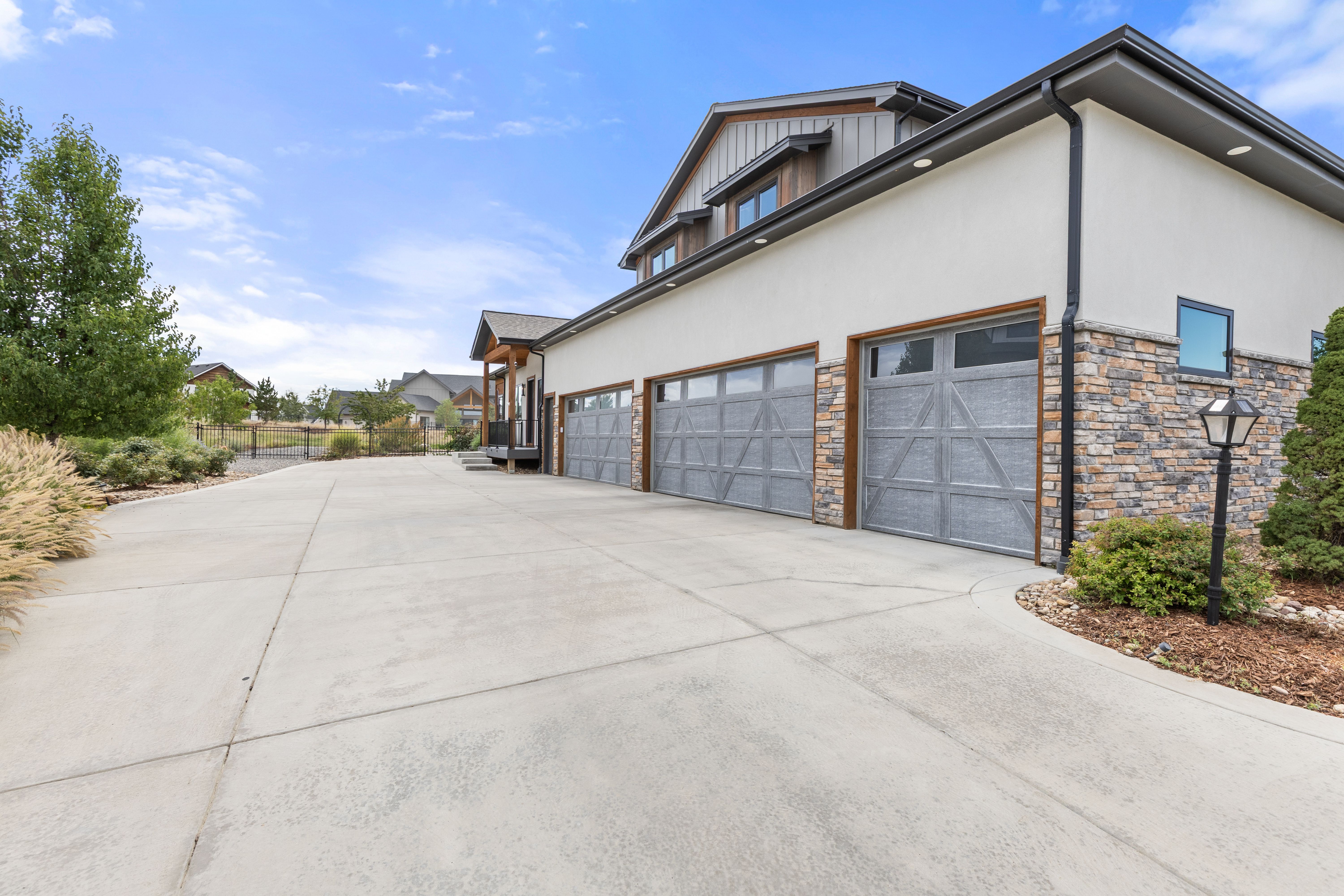  Amazing Opportunity For Multigenerational Living - 物件實景