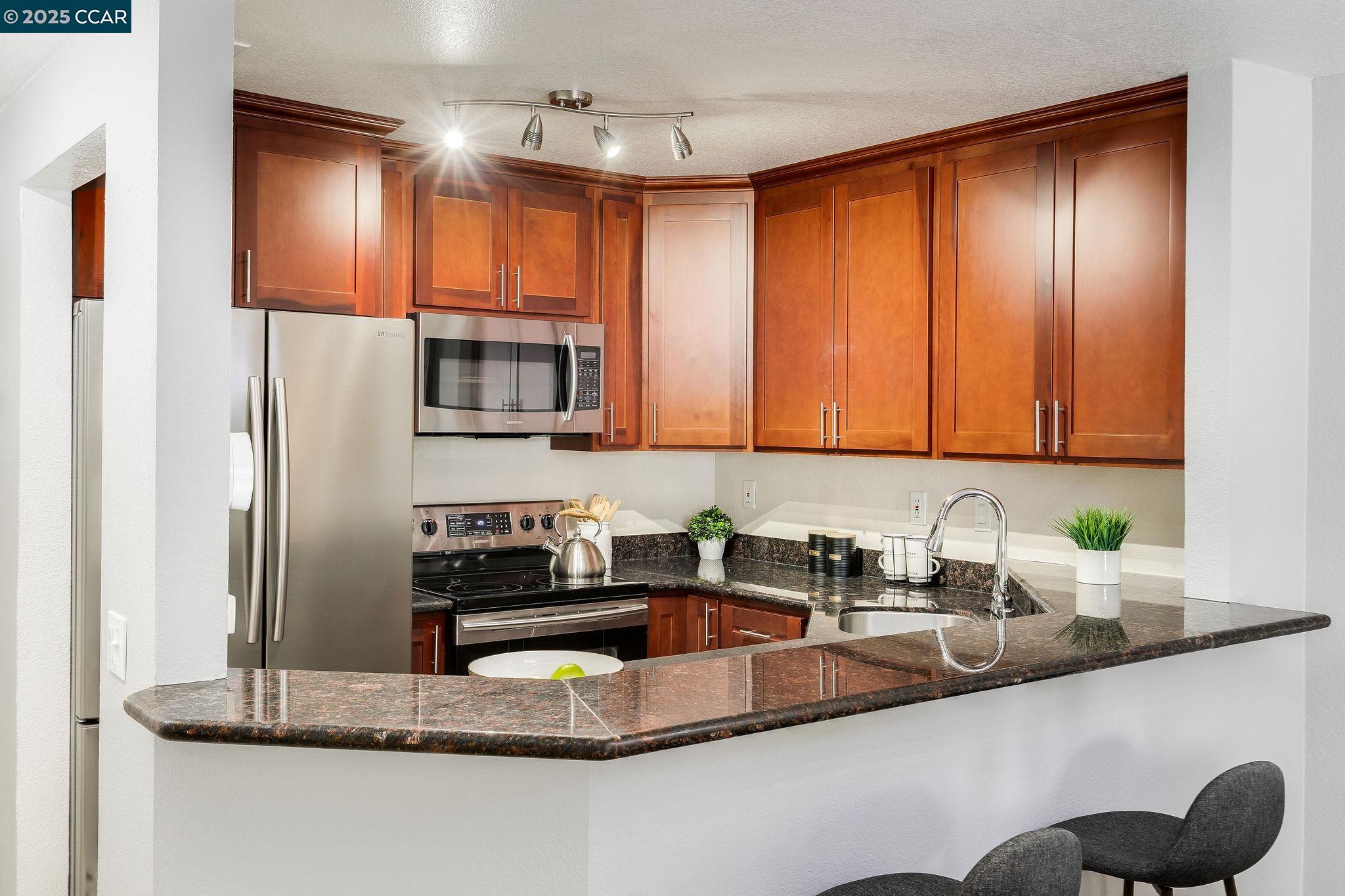 Walnut Creek, California, 94595, United States, 2 Bedrooms Bedrooms, ,1 BathroomBathrooms,Residential,For Sale,1987718