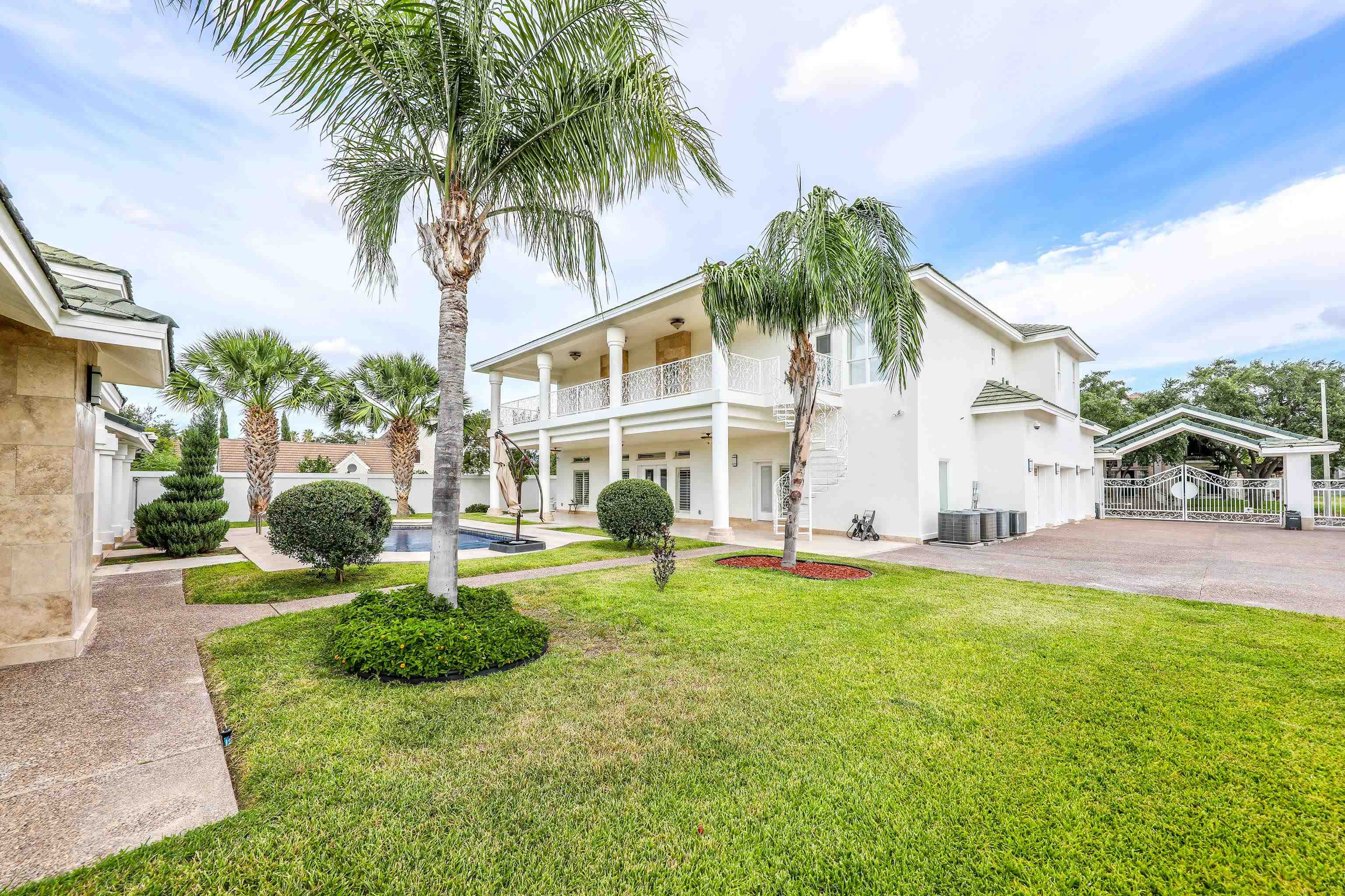 Laredo, Texas, 78041, United States, 4 Bedrooms Bedrooms, ,6 BathroomsBathrooms,Residential,For Sale,1989107