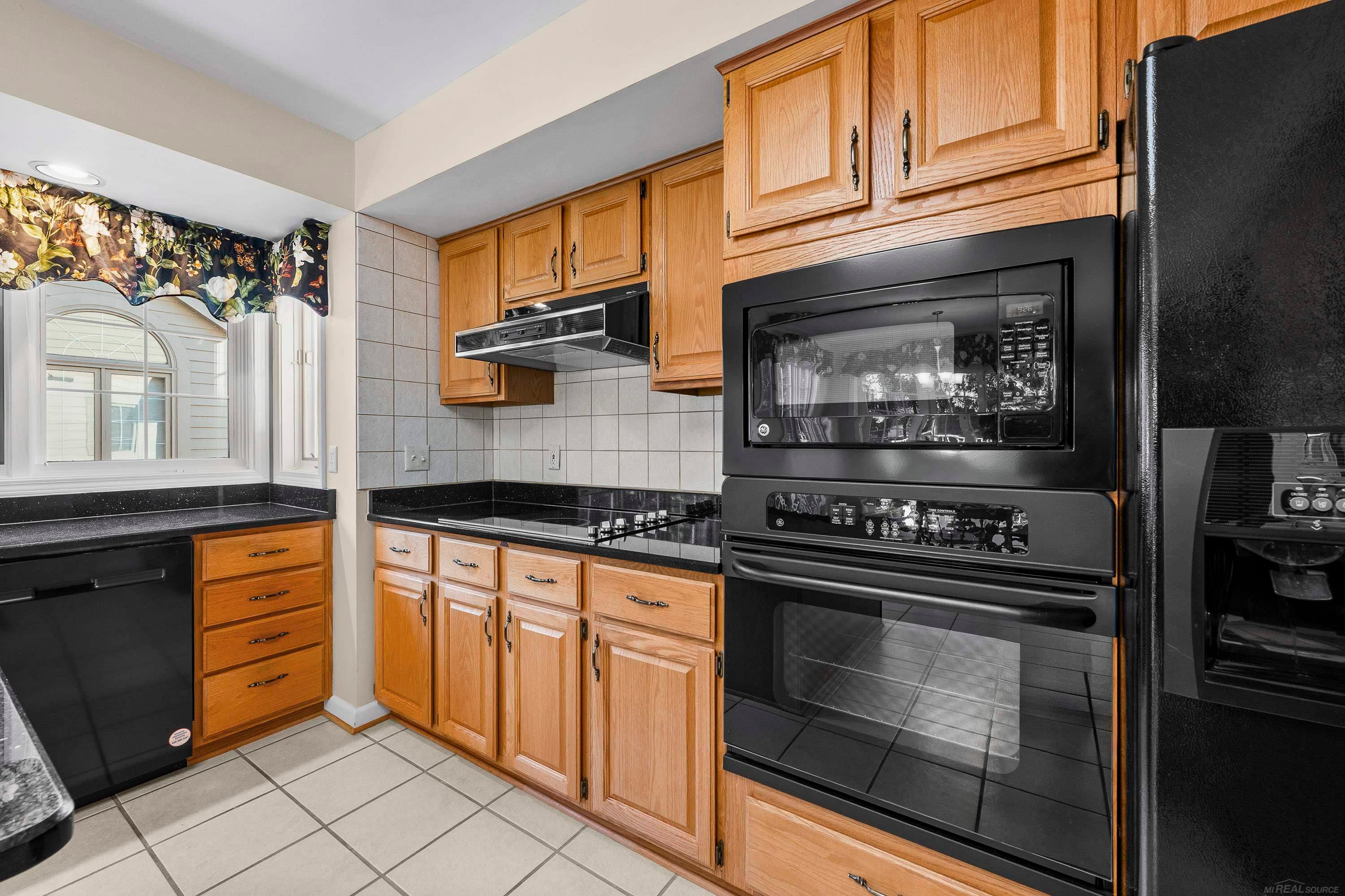 Rochester Hills, Michigan, 48307, United States, 2 Bedrooms Bedrooms, ,4 BathroomsBathrooms,Residential,For Sale,1979749