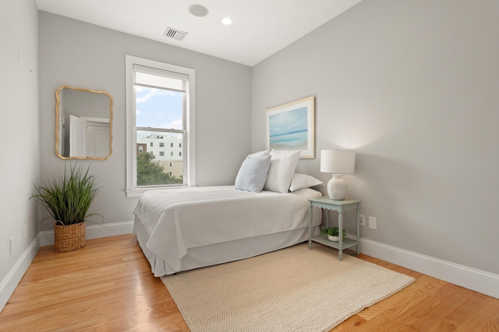 Boston, Massachusetts, 02127, United States, 2 Bedrooms Bedrooms, ,2 BathroomsBathrooms,Residential,For Sale,1890811
