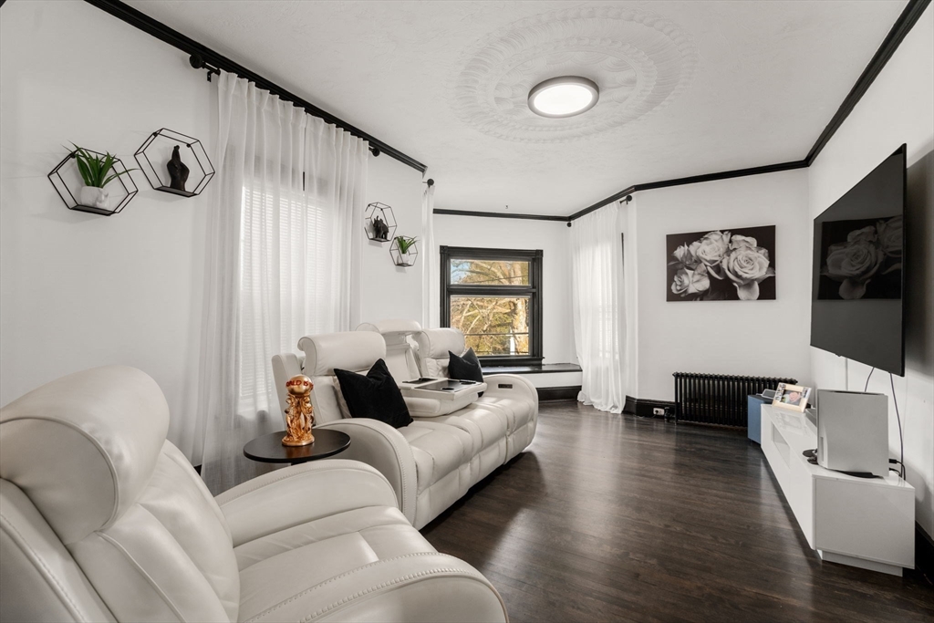 Southbridge, Massachusetts, 01550, United States, 7 Bedrooms Bedrooms, ,4 BathroomsBathrooms,Residential,For Sale,1990940