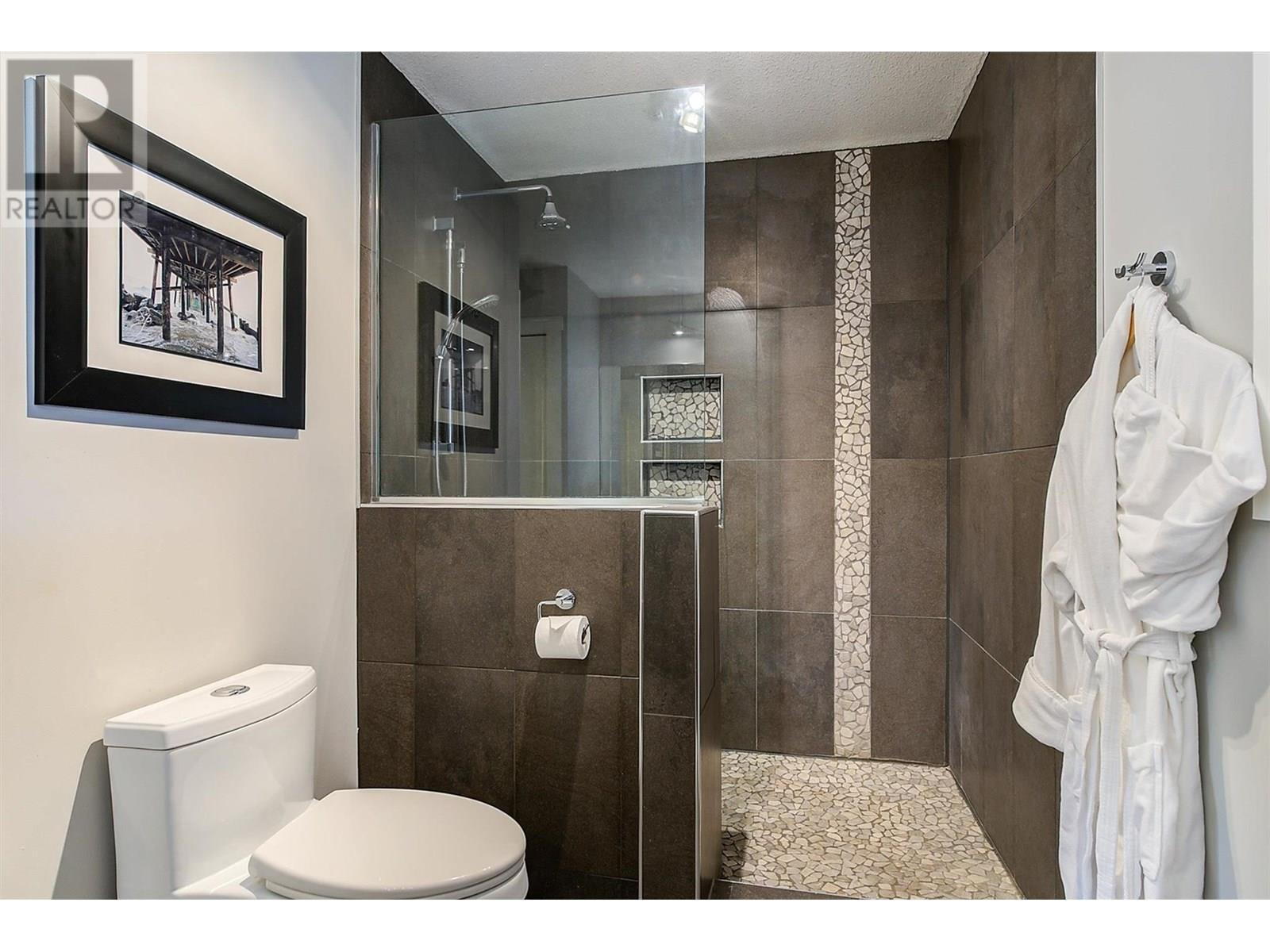 KELOWNA, British Columbia, V1V 2G6, CA, 5 Bedrooms Bedrooms, ,4 BathroomsBathrooms,Residential,For Sale,1838260