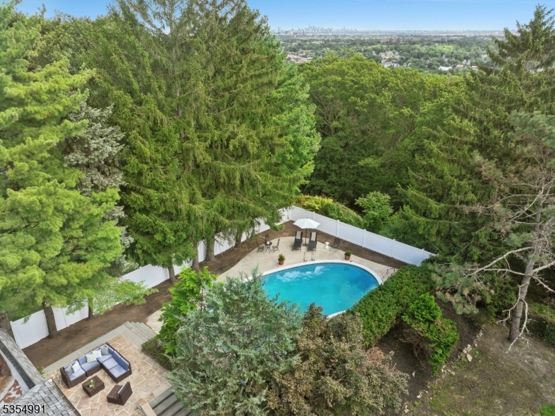 South Orange Village Twp., New Jersey, 07079, United States, 5 Bedrooms Bedrooms, ,4 BathroomsBathrooms,Residential,For Sale,1940447