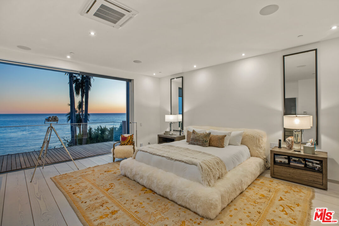 Malibu, California, 90265, United States, 3 Bedrooms Bedrooms, ,4 BathroomsBathrooms,Residential,For Sale,1746173