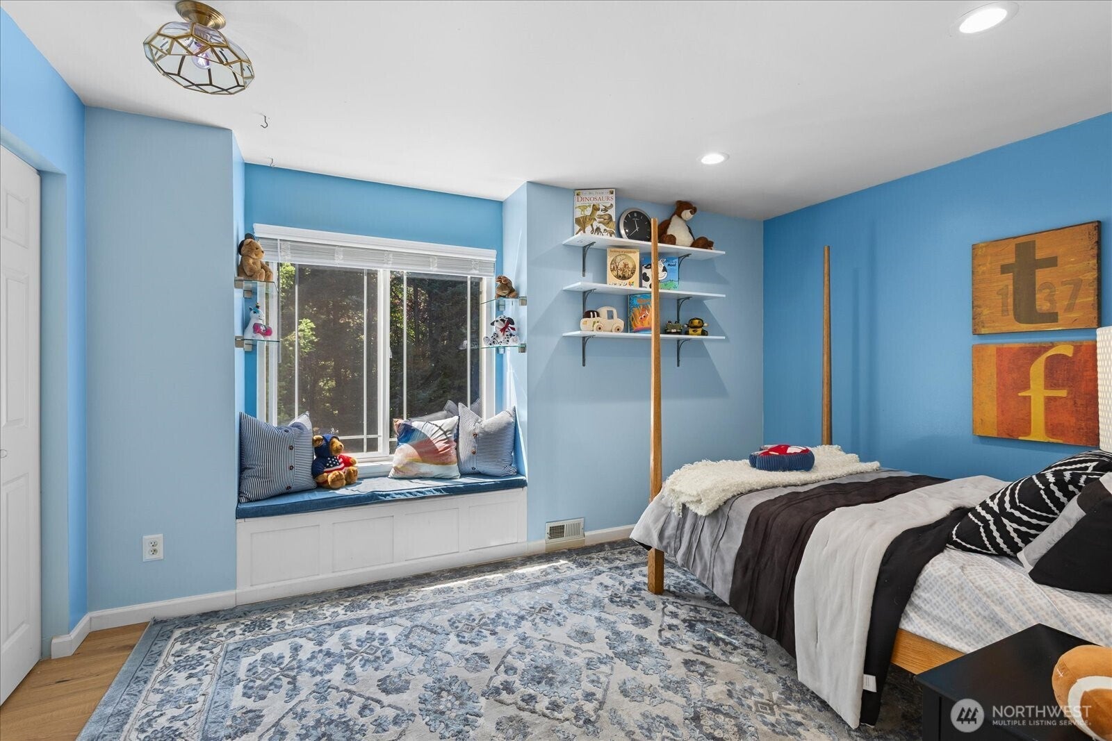 Woodinville, Washington, 98072, United States, 4 Bedrooms Bedrooms, ,2 BathroomsBathrooms,Residential,For Sale,1979397