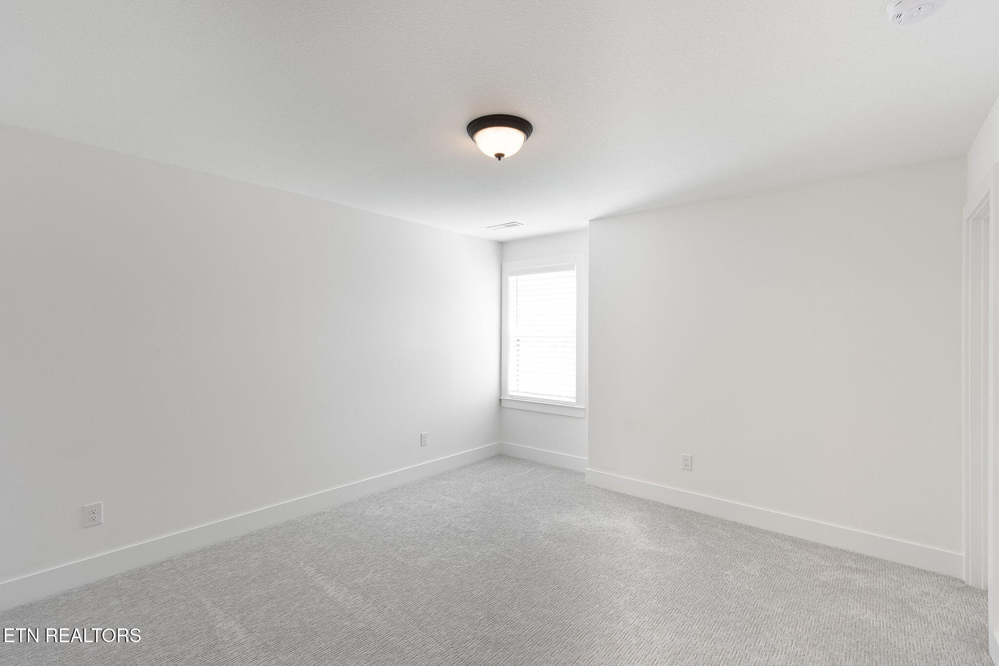 Knoxville, Tennessee, 37932, United States, 5 Bedrooms Bedrooms, ,4 BathroomsBathrooms,Residential,For Sale,2038881