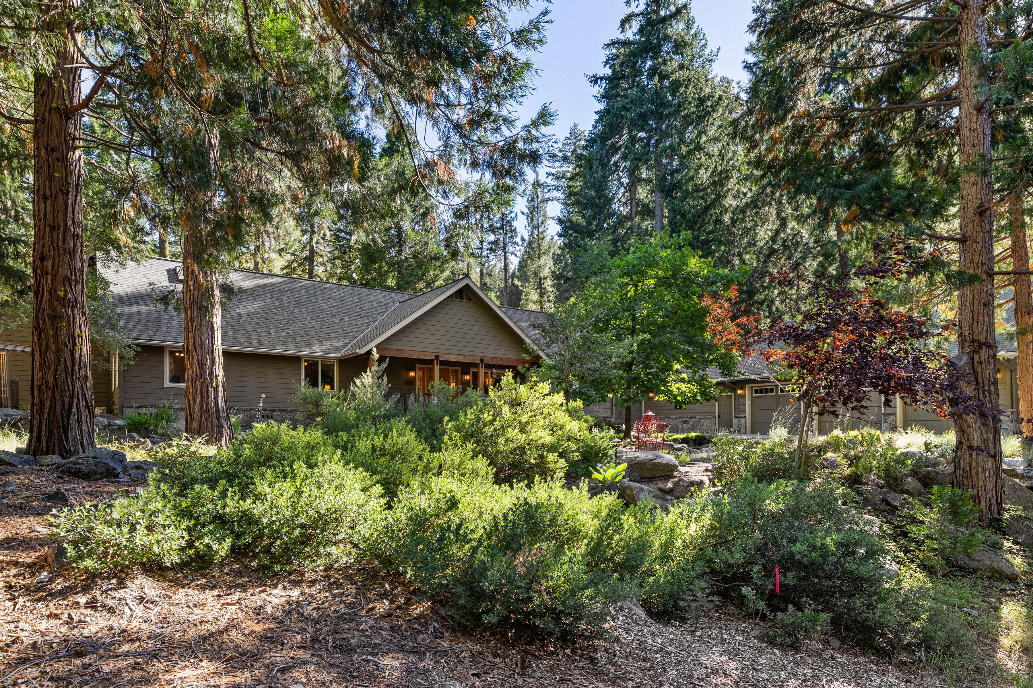  Luxury Mountain Retreat with Guest House on 1 Acre in the Heart of Graeagle - 物件實景