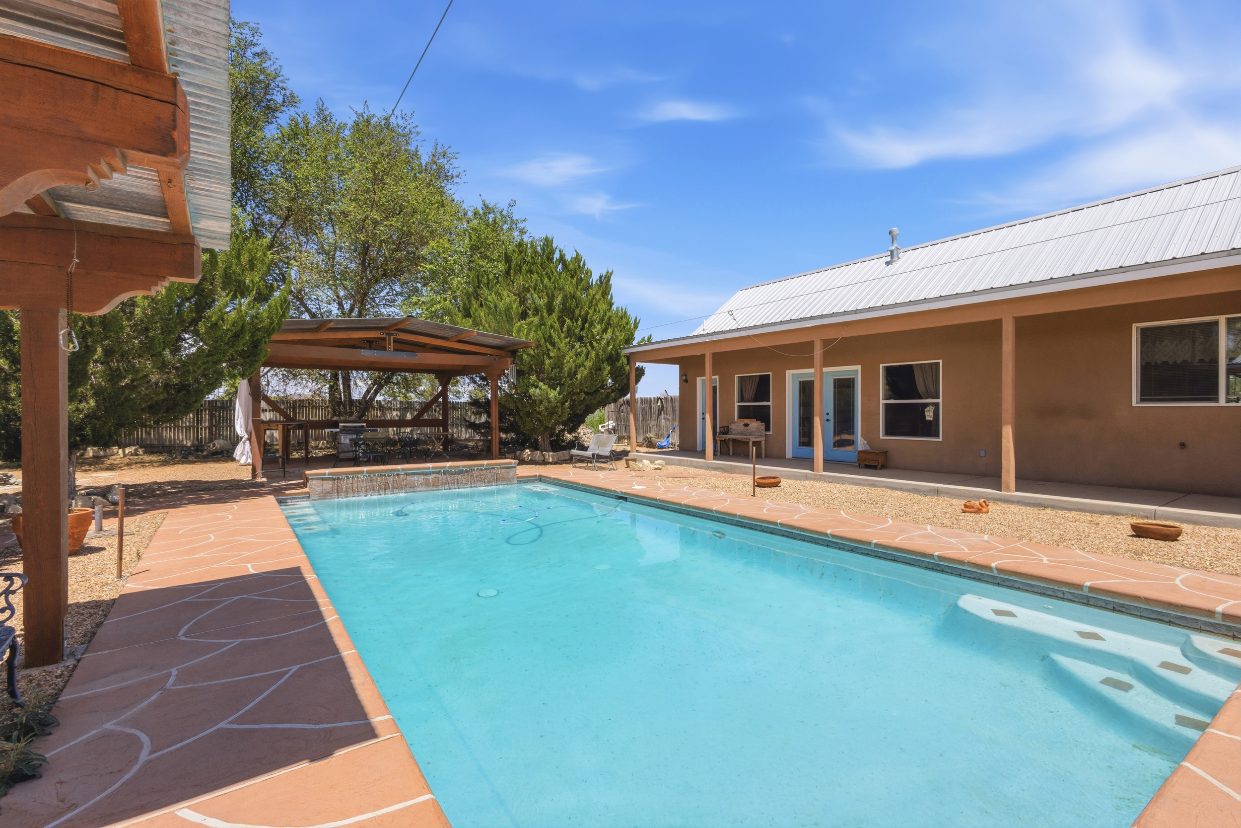 Los Lunas, New Mexico, 87031, United States, 5 Bedrooms Bedrooms, ,5 BathroomsBathrooms,Residential,For Sale,2048423