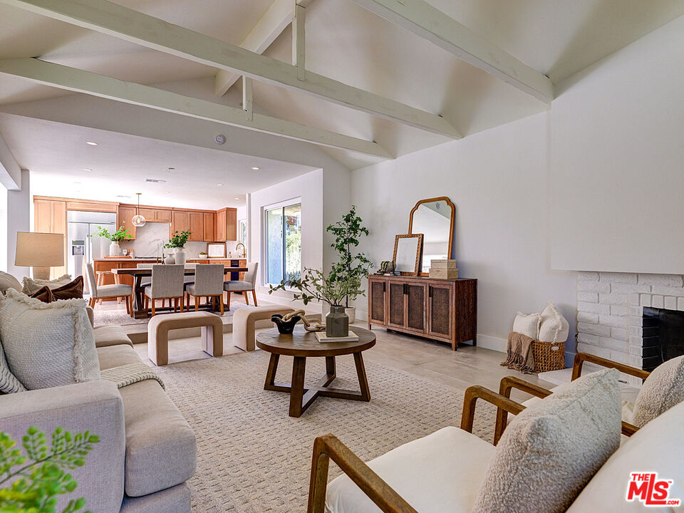 Huntington Beach, California, 92649, United States, 3 Bedrooms Bedrooms, ,2 BathroomsBathrooms,Residential,For Sale,2003446