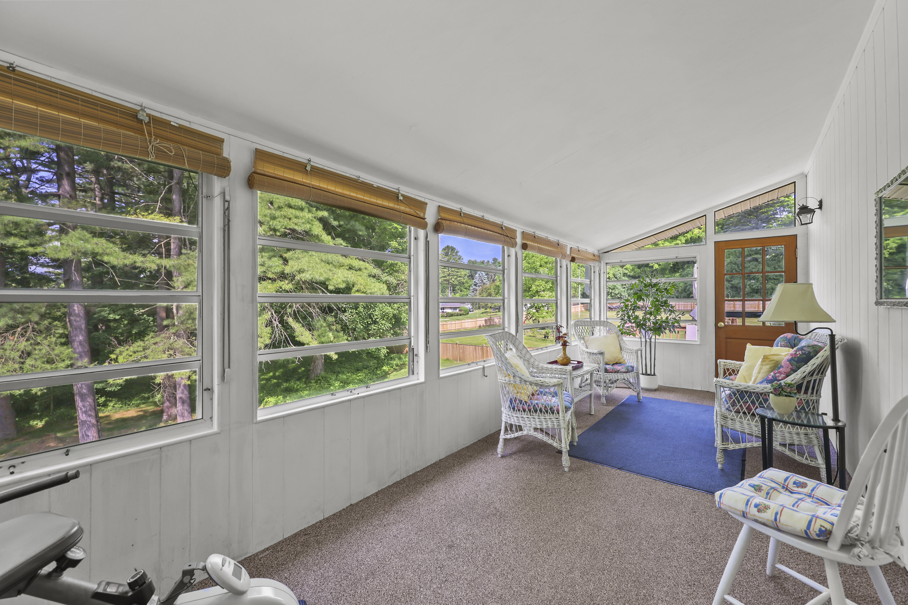  Immaculate 4 Bed Ranch with 3-Season Porch near Lake Onota - 物件實景