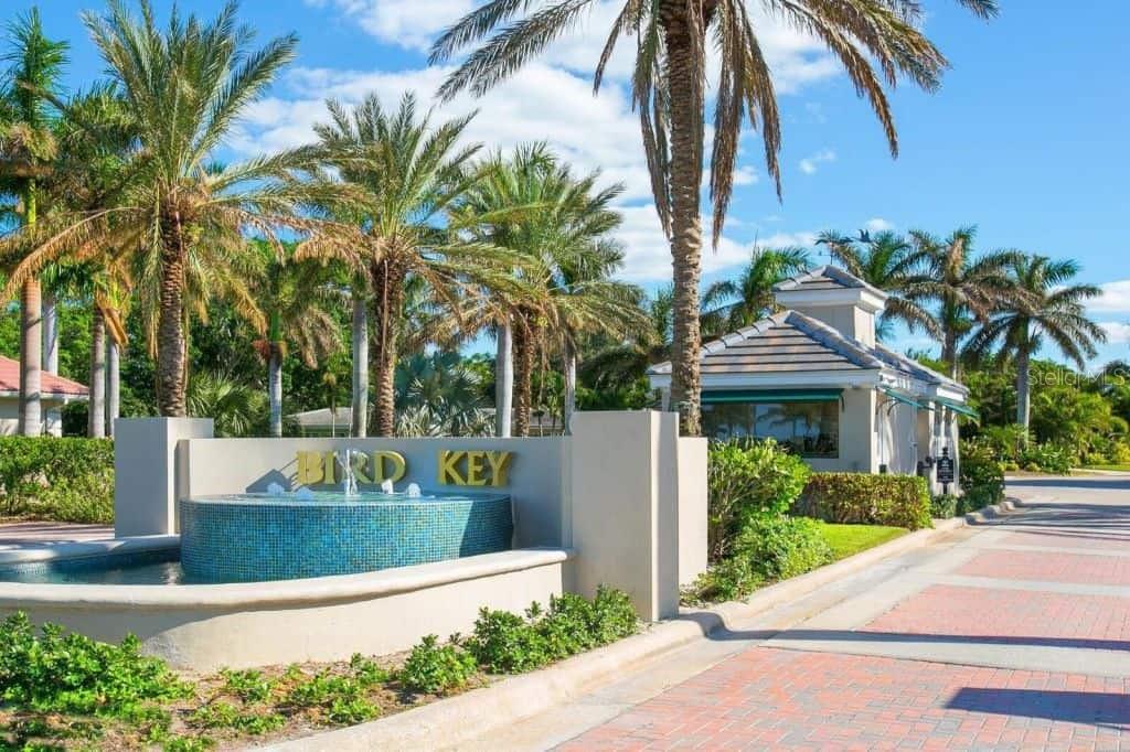 109 N Warbler Lane, Sarasota, Florida, 34236, United States, 4 Bedrooms Bedrooms, ,5 BathroomsBathrooms,Residential,For Sale,109 N Warbler Lane,1682653