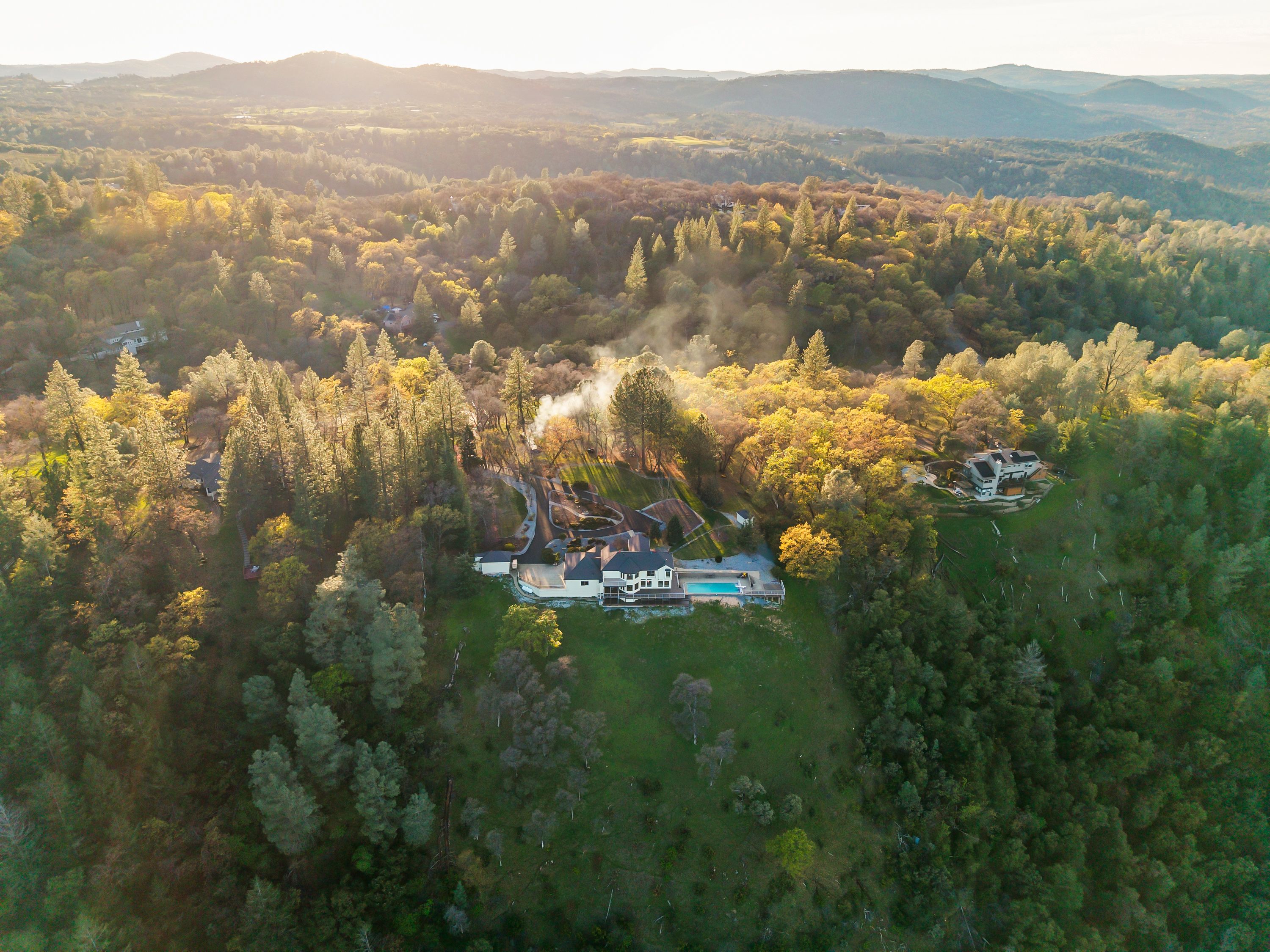 River Views • Pool • A Striking Estate That Makes a Statement - 物件實景