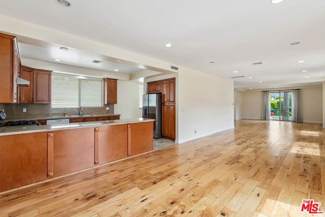 Los Angeles, California, 90025, United States, 6 Bedrooms Bedrooms, ,Residential,For Sale,1932013
