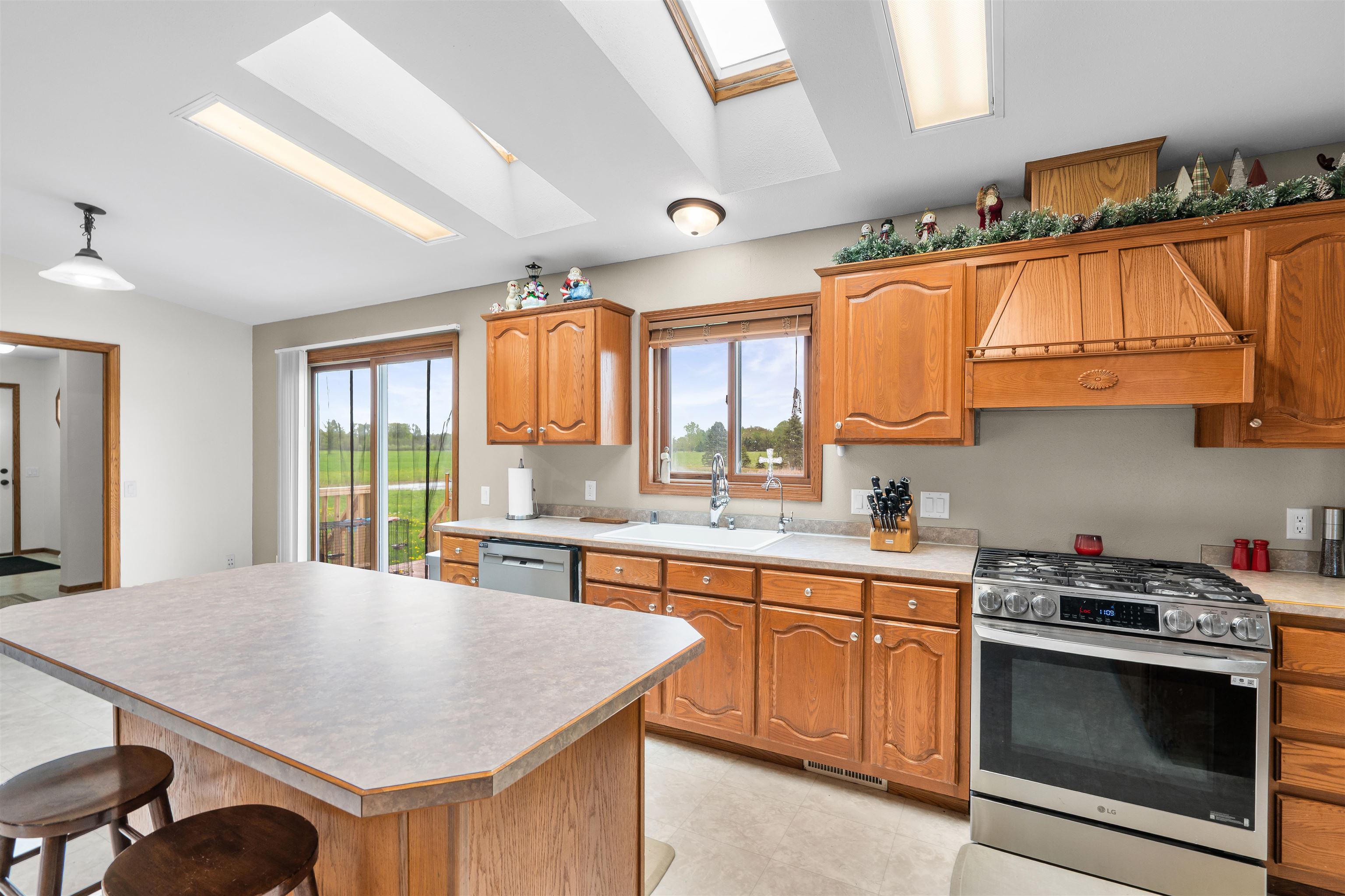 De Pere, Wisconsin, 54115-9006, United States, 4 Bedrooms Bedrooms, ,3 BathroomsBathrooms,Residential,For Sale,2048698