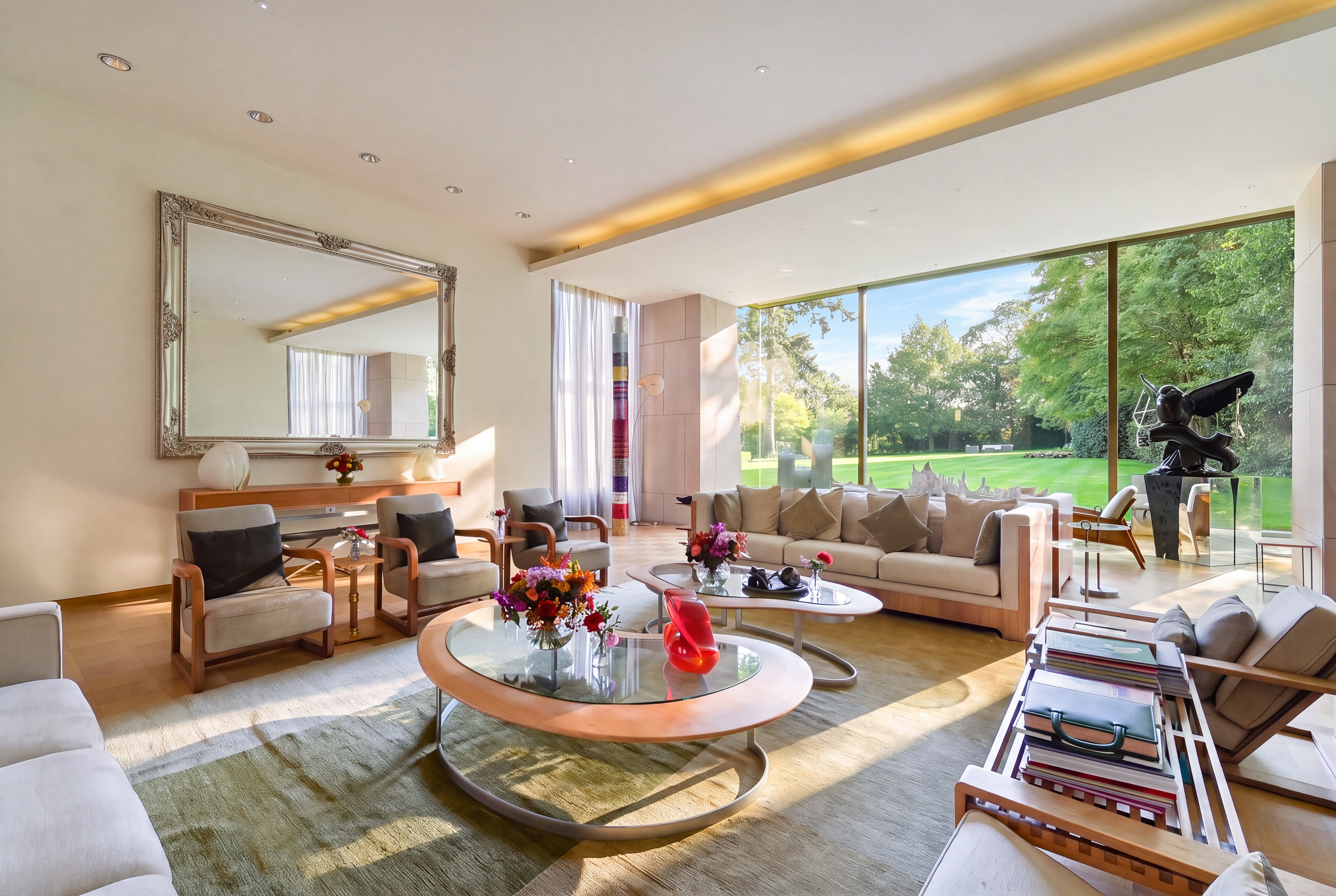  An architectural house on The Bishops Avenue with an indoor-outdoor pool - 物件實景