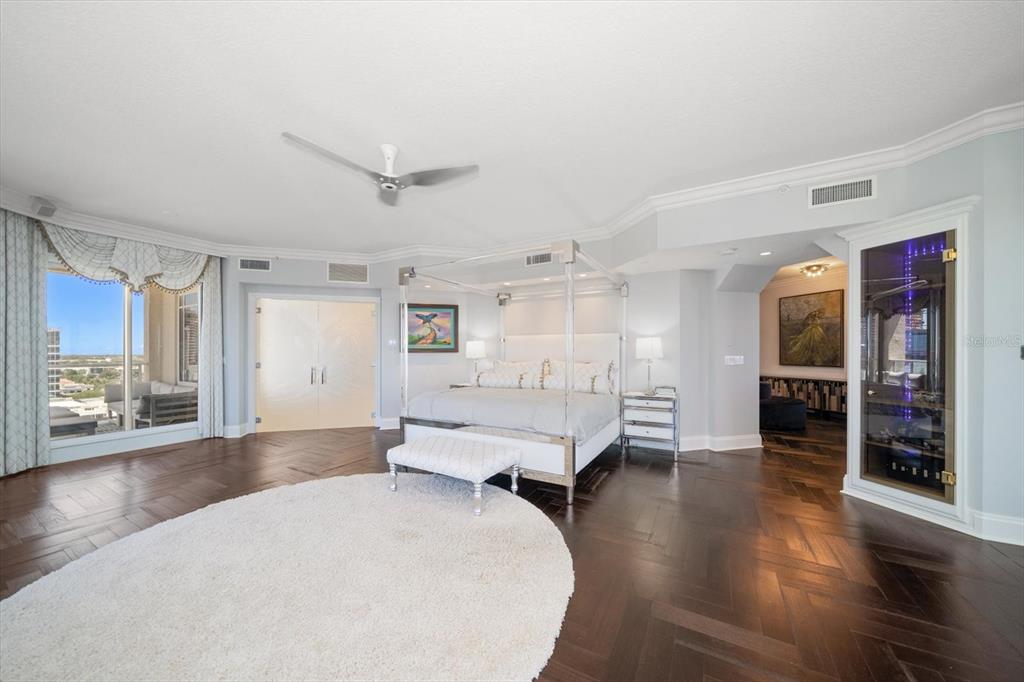 100 Beach Drive NE Unit 1900, St Petersburg, Florida, 33701, United States, 4 Bedrooms Bedrooms, ,6 BathroomsBathrooms,Residential,For Sale,100 Beach Drive NE Unit 1900,1618672