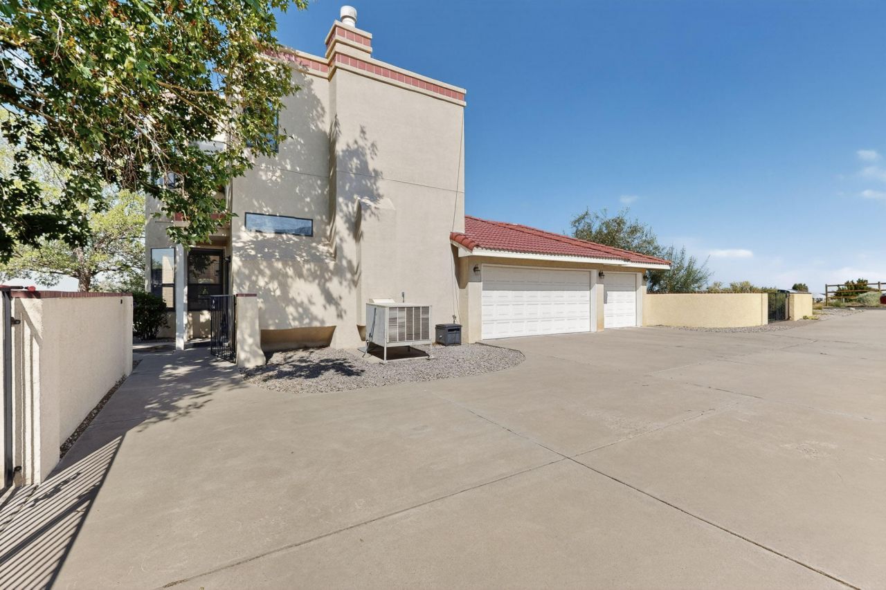 Albuquerque, New Mexico, 87122, United States, 5 Bedrooms Bedrooms, ,5 BathroomsBathrooms,Residential,For Sale,1933221