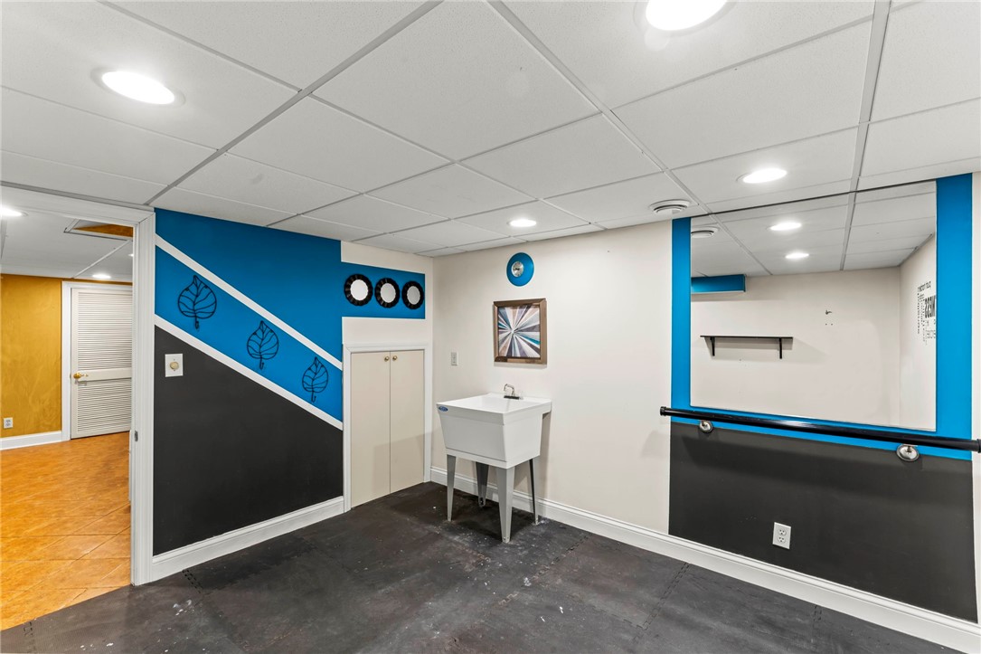 Venetia, Pennsylvania, 15367, United States, 3 Bedrooms Bedrooms, ,3 BathroomsBathrooms,Residential,For Sale,2001468