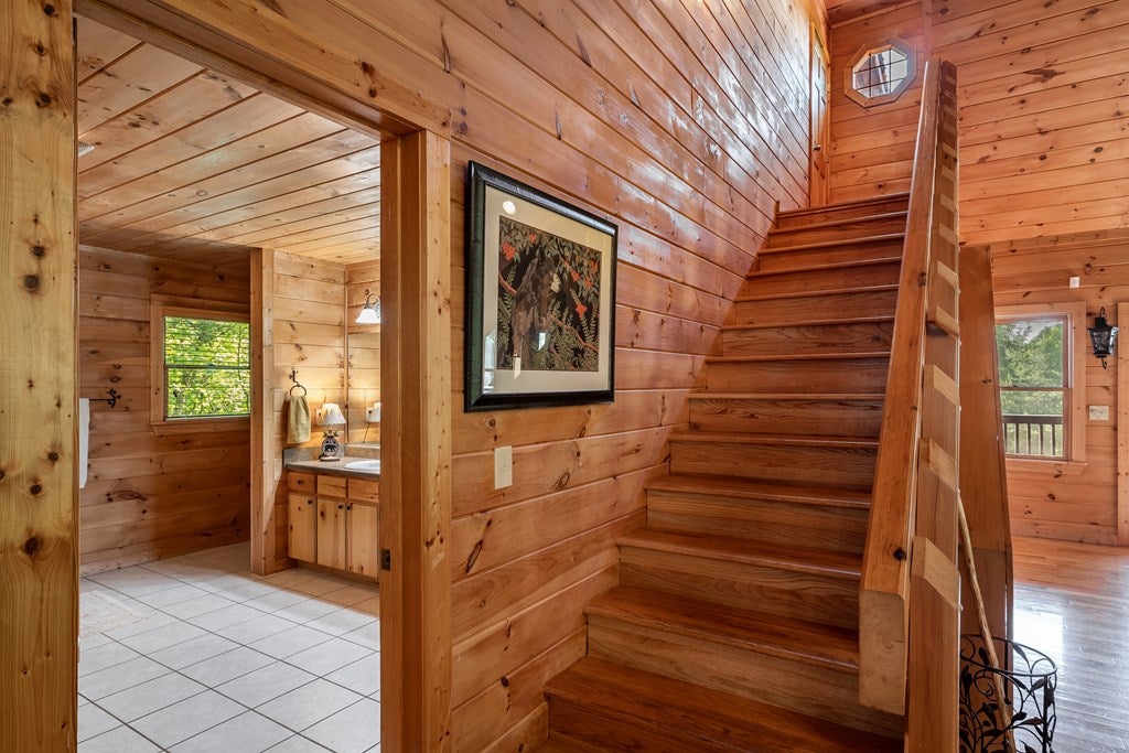 Mineral Bluff, Georgia, 30559, United States, 3 Bedrooms Bedrooms, ,3 BathroomsBathrooms,Residential,For Sale,1986292