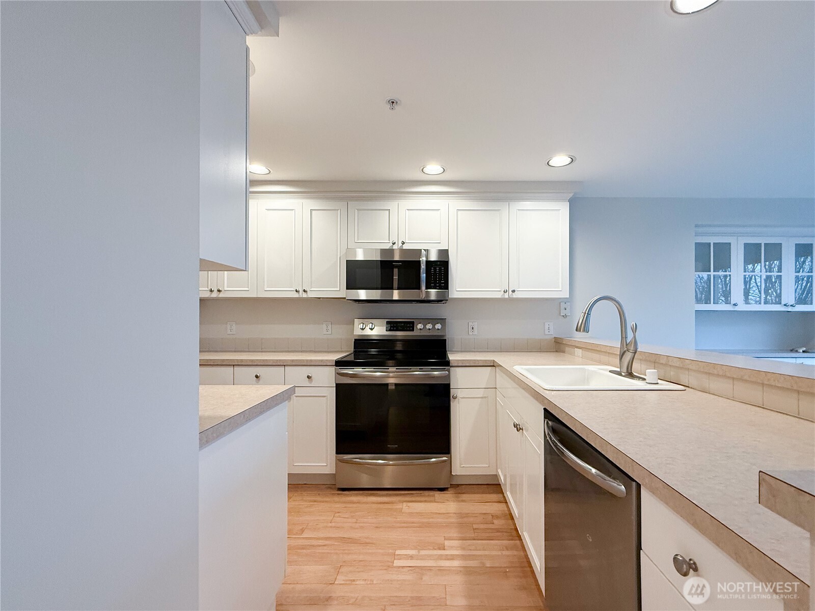 Seattle, Washington, 98199, United States, 2 Bedrooms Bedrooms, ,2 BathroomsBathrooms,Residential,For Sale,1998724