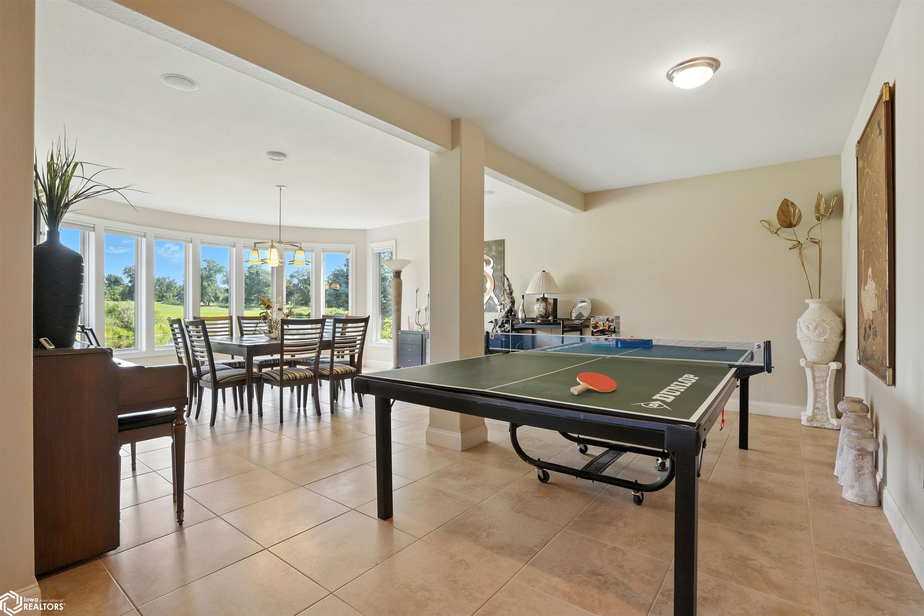 Burlington, Iowa, 52601, United States, 4 Bedrooms Bedrooms, ,5 BathroomsBathrooms,Residential,For Sale,1975547