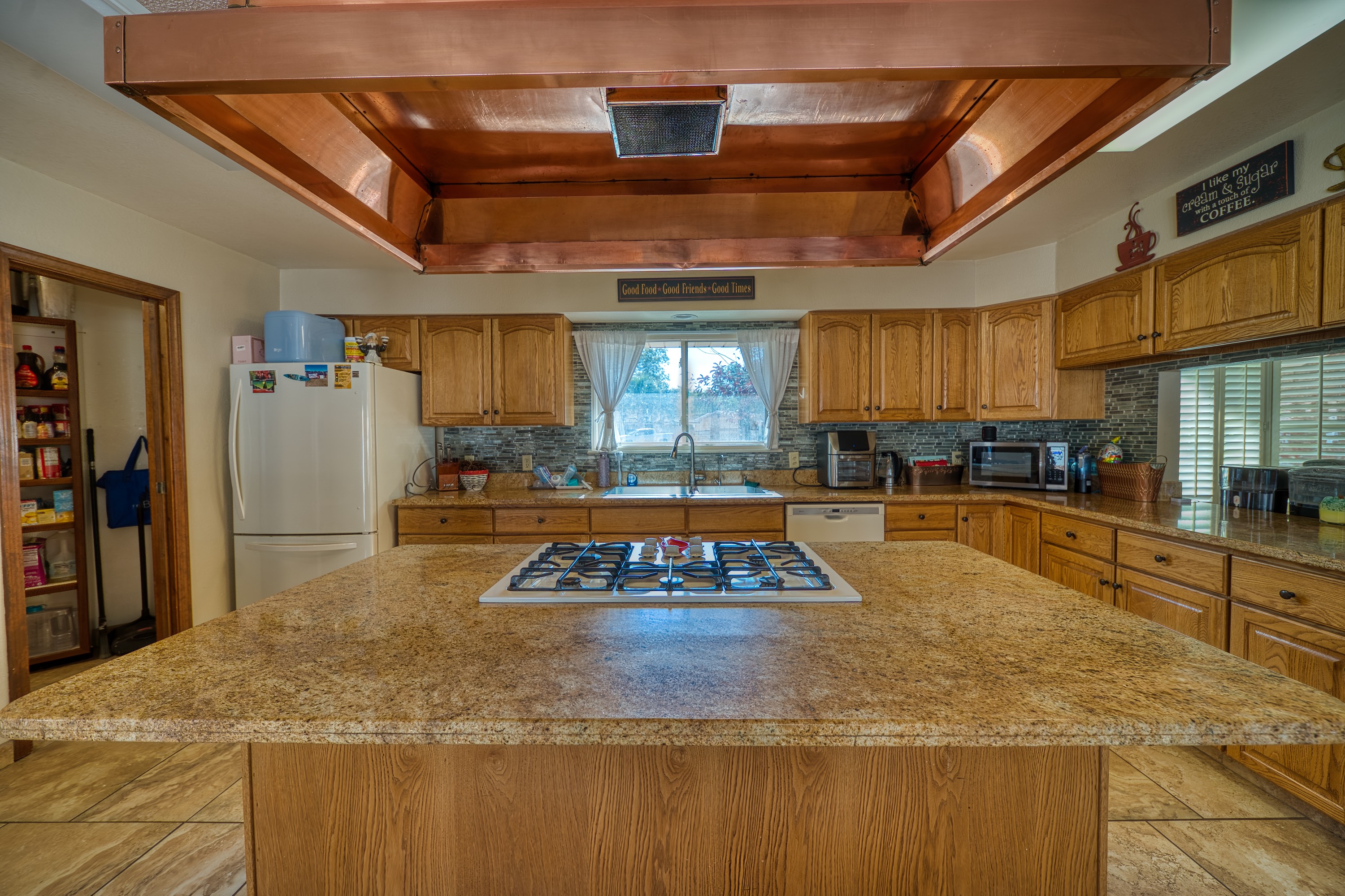 Carlsbad, New Mexico, 88220, United States, 4 Bedrooms Bedrooms, ,3 BathroomsBathrooms,Residential,For Sale,1974897