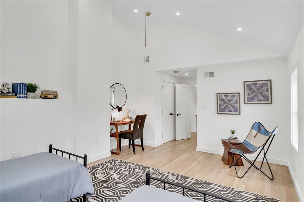 Cambridge, Massachusetts, 02139, United States, 4 Bedrooms Bedrooms, ,5 BathroomsBathrooms,Residential,For Sale,1891277