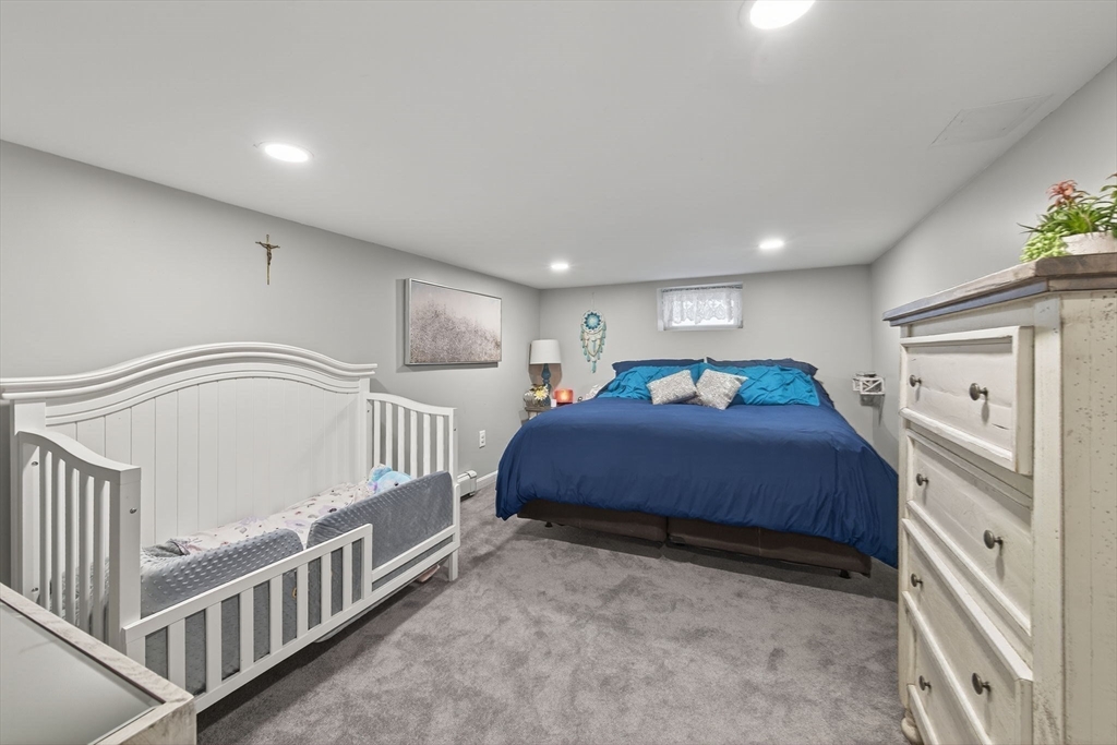 Dracut, Massachusetts, 01826, United States, 4 Bedrooms Bedrooms, ,2 BathroomsBathrooms,Residential,For Sale,1937209