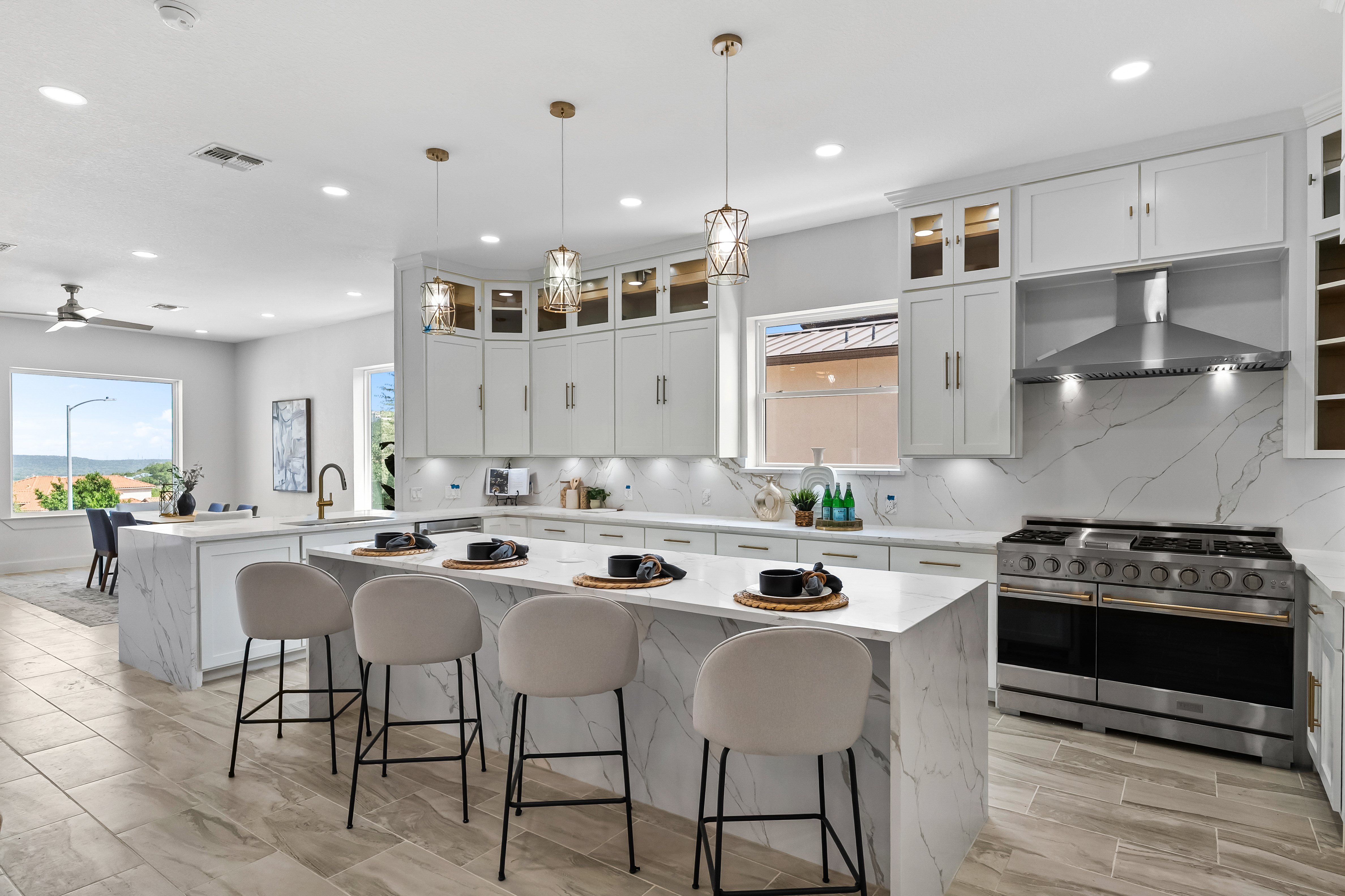  New Construction in Cresta Bella - 物件實景