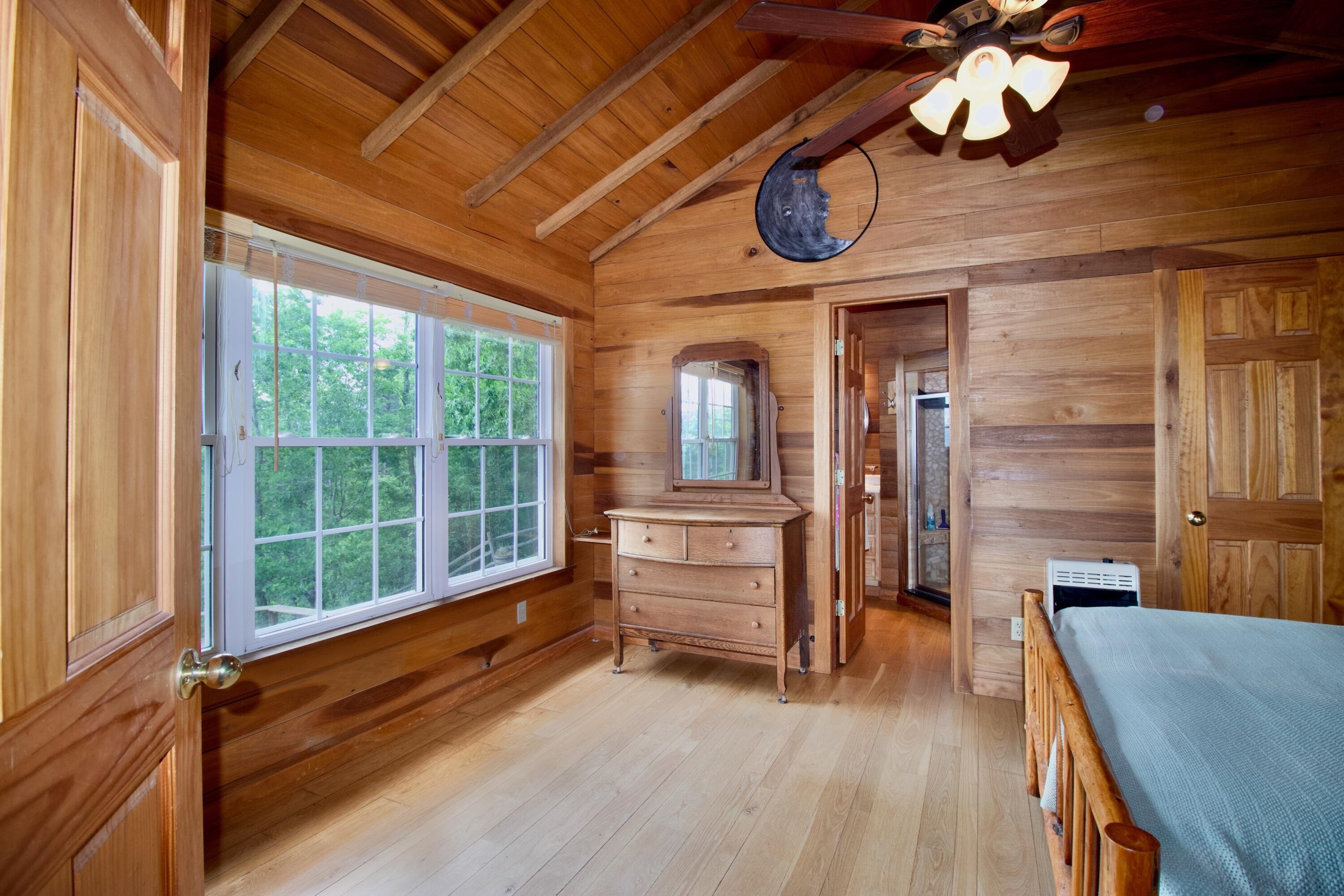 Hinton, West Virginia, 25951, United States, 3 Bedrooms Bedrooms, ,2 BathroomsBathrooms,Residential,For Sale,1847106