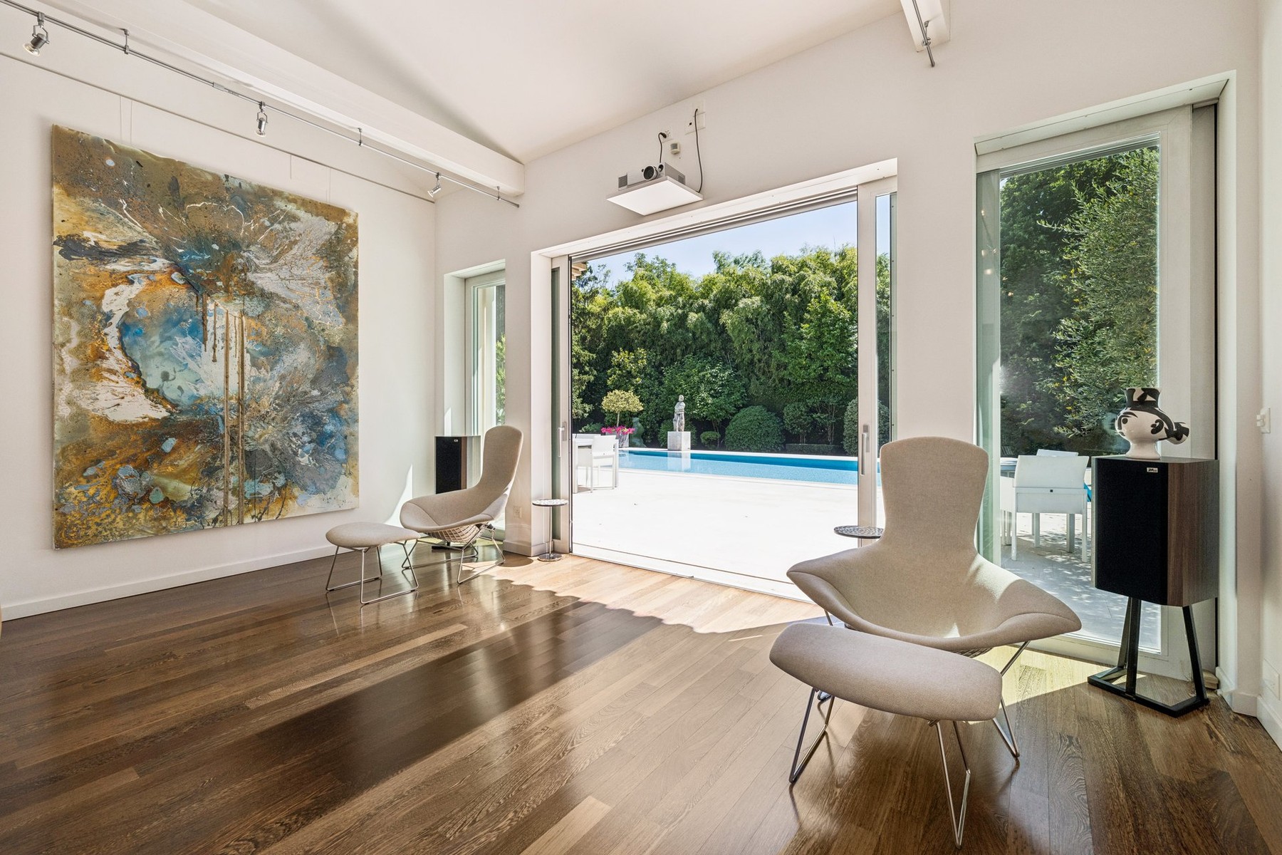  An exceptional property set in lush greenery - 物件實景