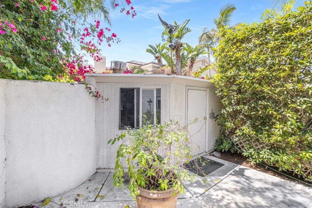 Huntington Beach, California, 92649, United States, 5 Bedrooms Bedrooms, ,5 BathroomsBathrooms,Residential,For Sale,1926565