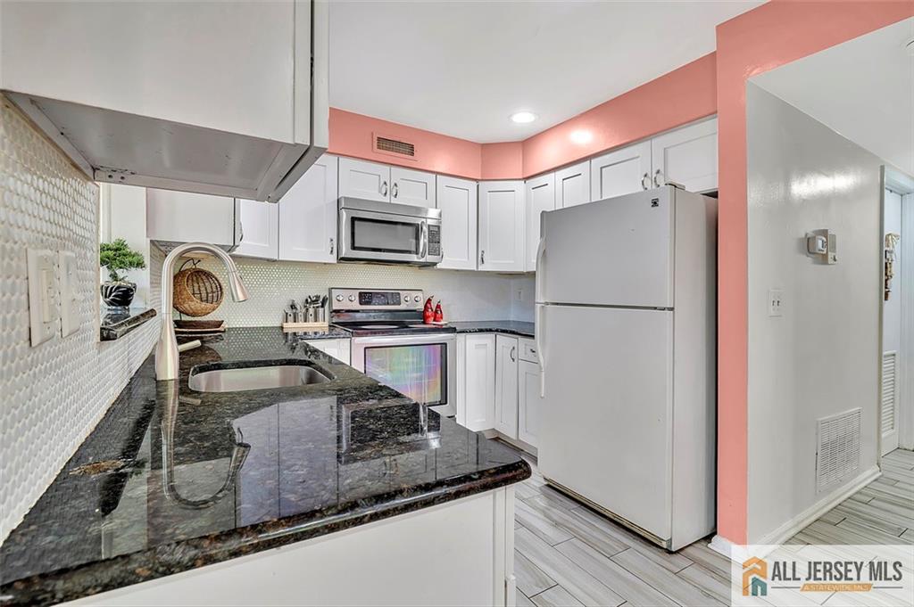 East Brunswick, New Jersey, 08816, United States, 3 Bedrooms Bedrooms, ,3 BathroomsBathrooms,Residential,For Sale,1917391