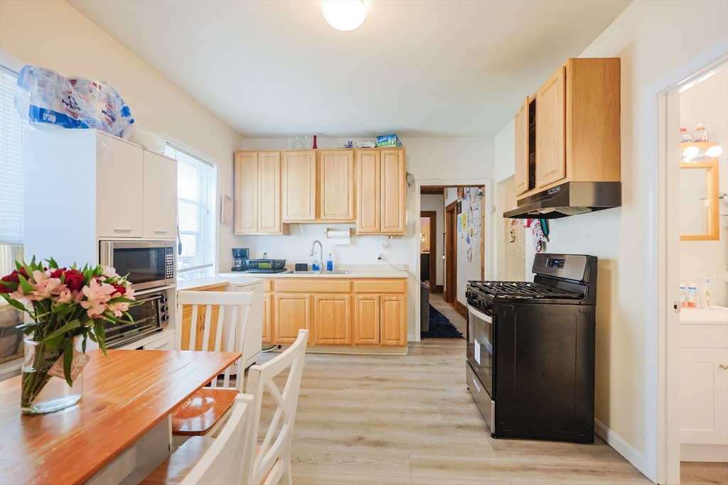 Lowell, Massachusetts, 01854, United States, 9 Bedrooms Bedrooms, ,3 BathroomsBathrooms,Residential,For Sale,1926214