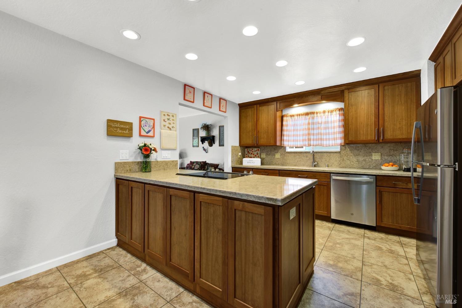 Dixon, California, 95620, United States, 3 Bedrooms Bedrooms, ,2 BathroomsBathrooms,Residential,For Sale,1943662