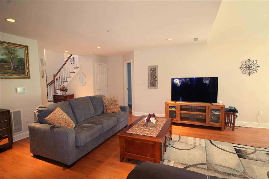 North Strabane, Pennsylvania, 15317, United States, 3 Bedrooms Bedrooms, ,3 BathroomsBathrooms,Residential,For Sale,1985383