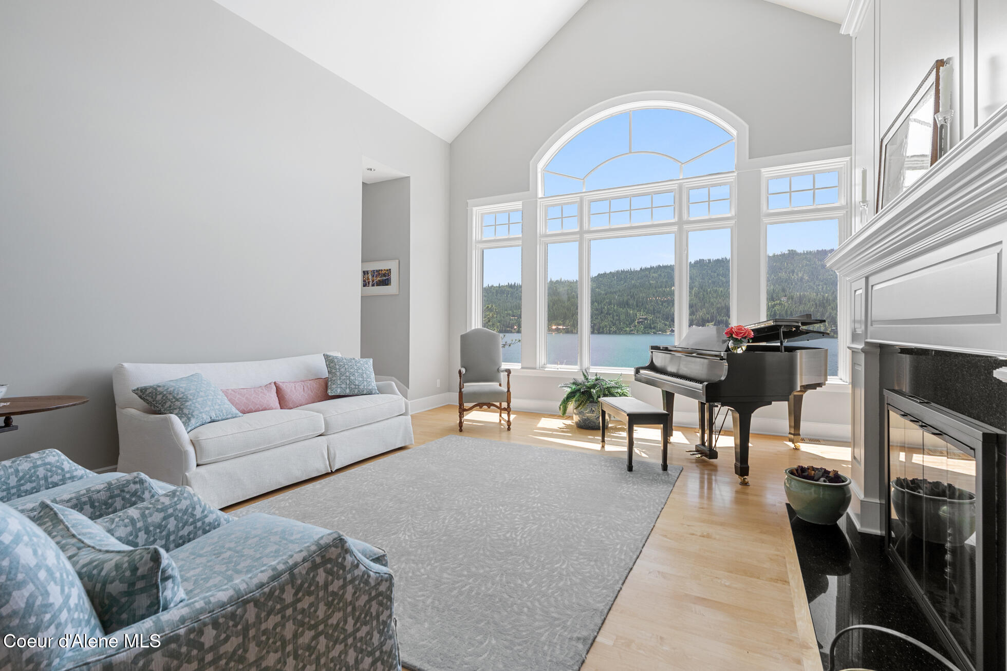 Coeur d'Alene, Idaho, 83814, United States, 4 Bedrooms Bedrooms, ,5 BathroomsBathrooms,Residential,For Sale,1864122