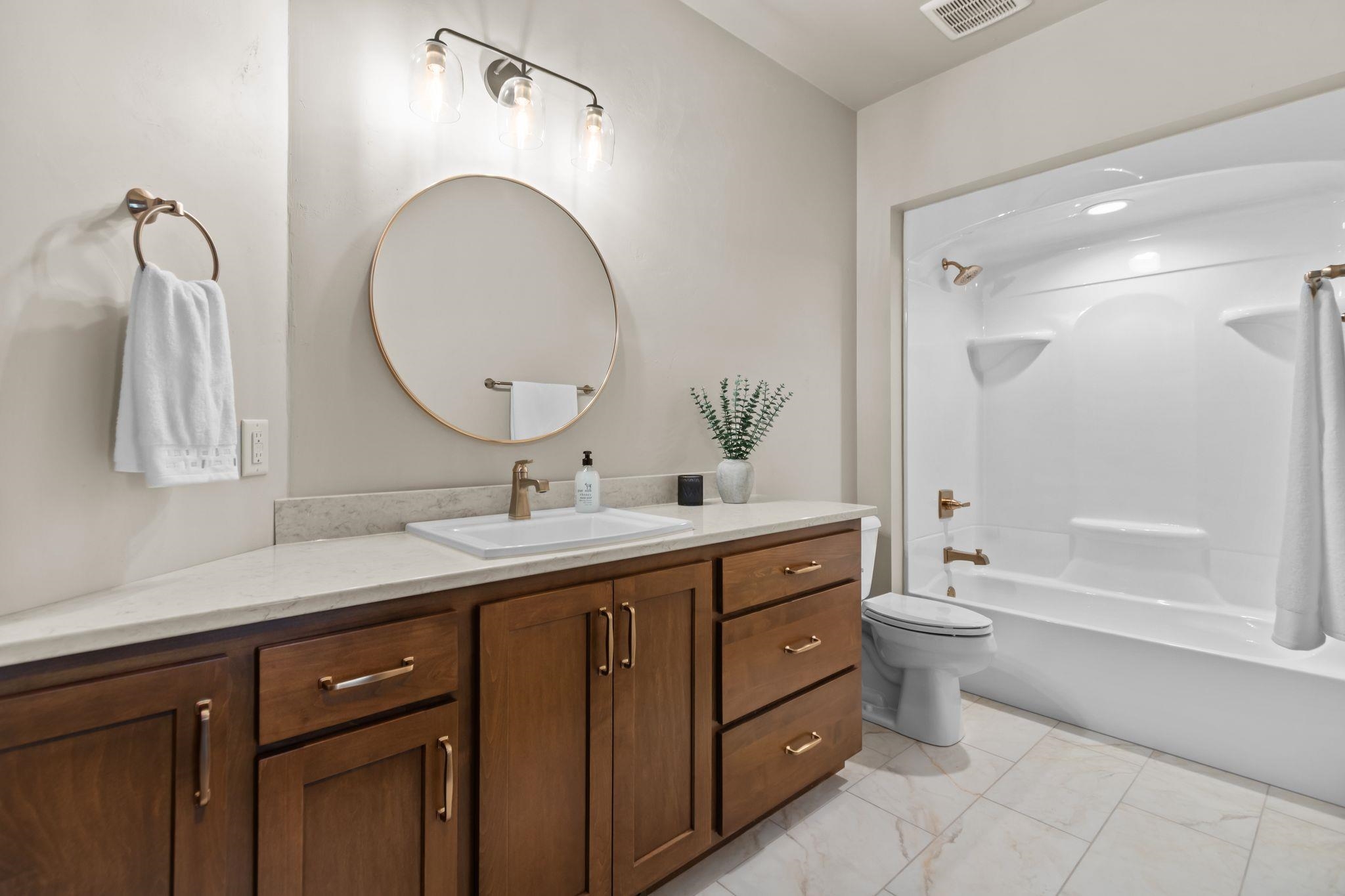 Neenah, Wisconsin, 54956, United States, 2 Bedrooms Bedrooms, ,2 BathroomsBathrooms,Residential,For Sale,2029960