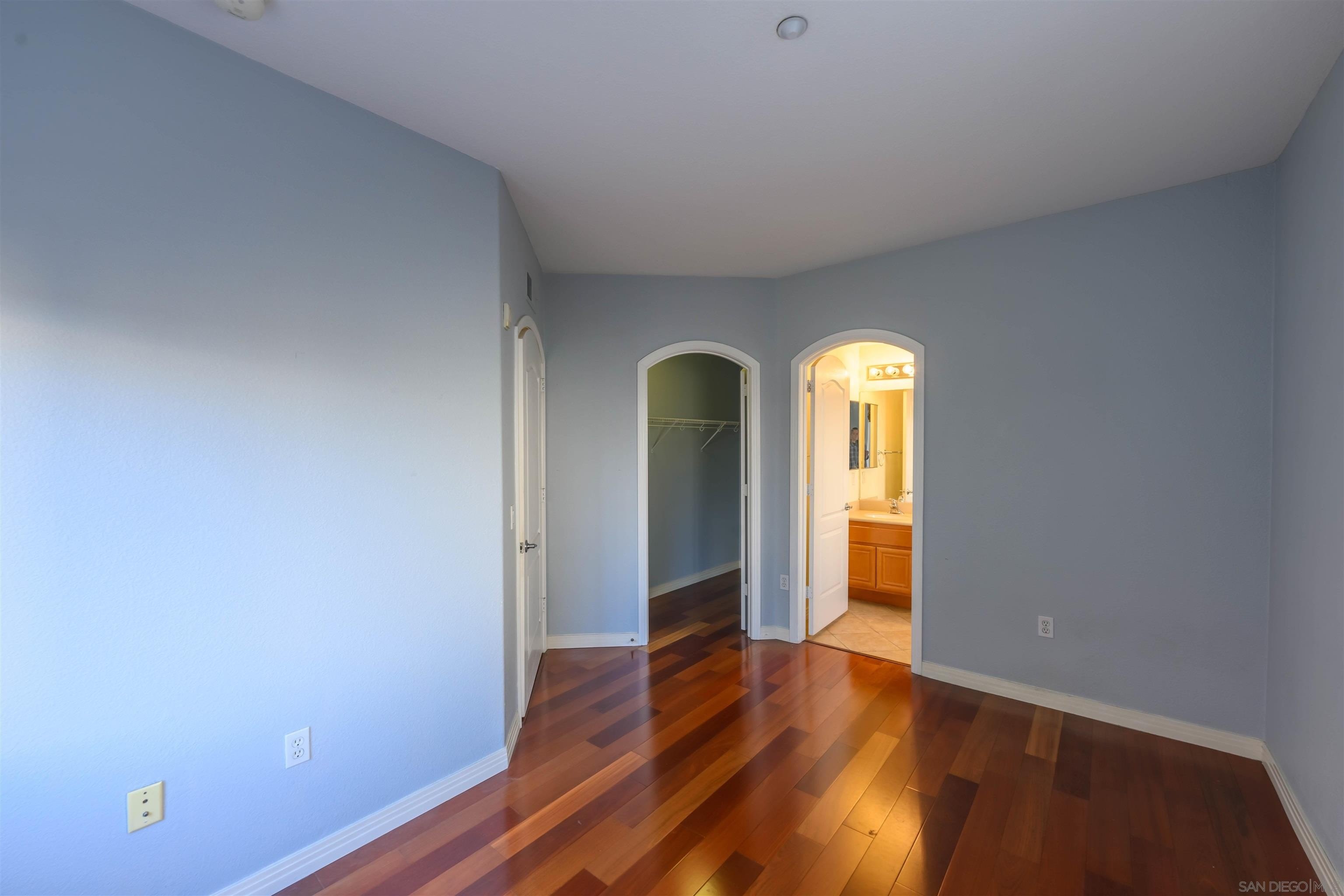 San Diego, California, 92101, United States, 2 Bedrooms Bedrooms, ,3 BathroomsBathrooms,Residential,For Sale,1713203