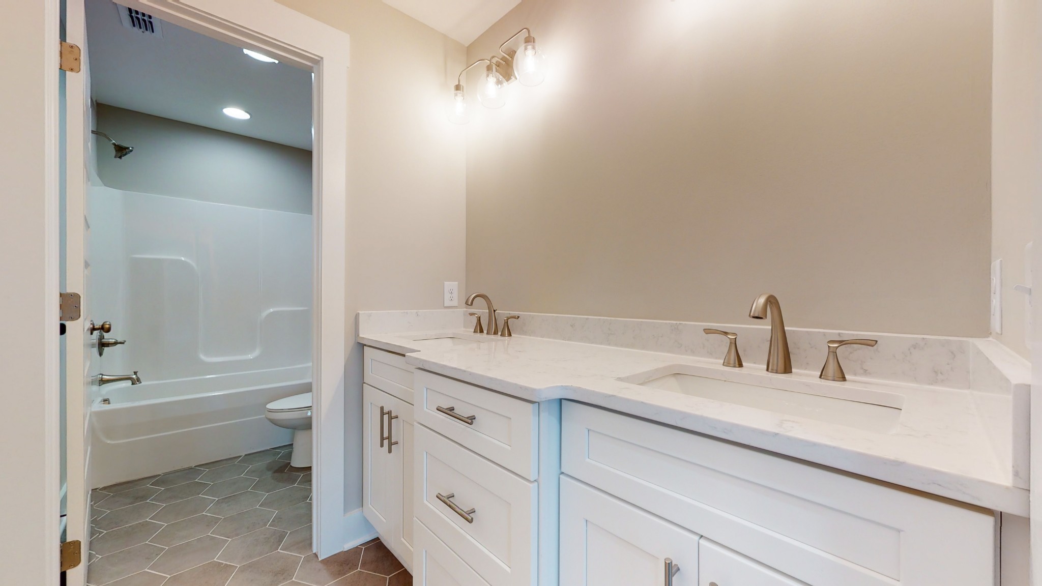 Winchester, Tennessee, 37398, United States, 4 Bedrooms Bedrooms, ,3 BathroomsBathrooms,Residential,For Sale,1980972