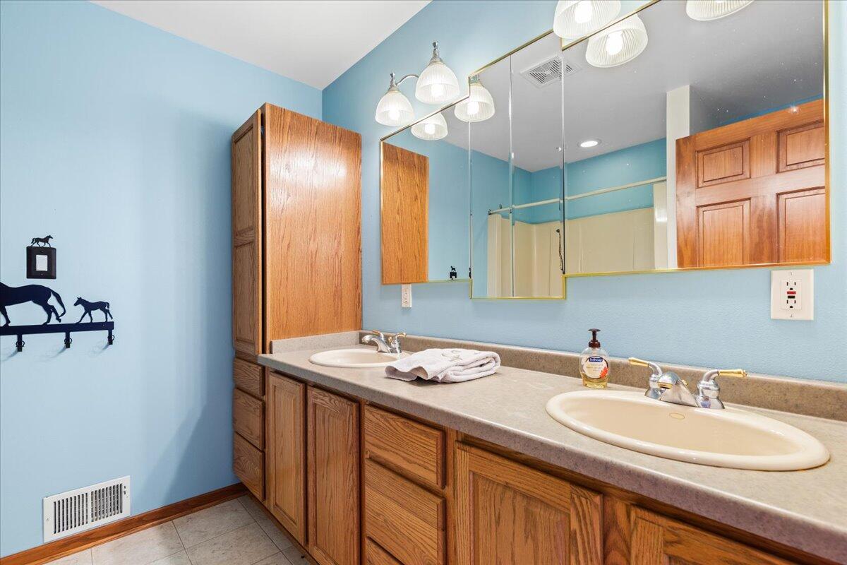 Hubbard, Wisconsin, 53035, United States, 4 Bedrooms Bedrooms, ,4 BathroomsBathrooms,Residential,For Sale,1885428