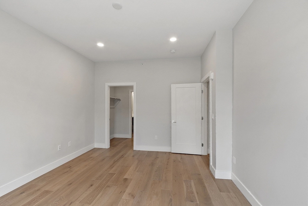 Somerville, Massachusetts, 02143, United States, 2 Bedrooms Bedrooms, ,2 BathroomsBathrooms,Residential,For Sale,1938695