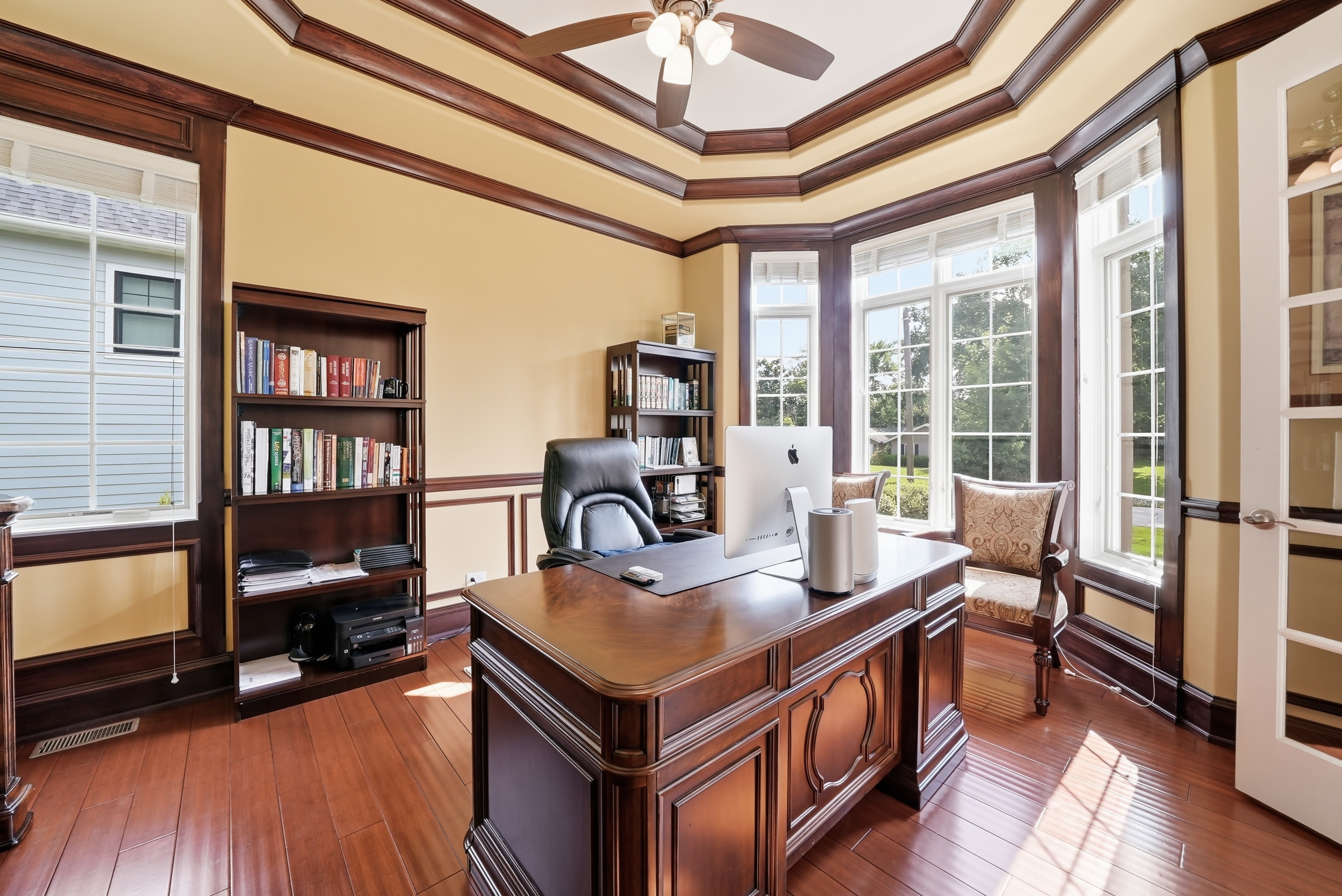  Perfectly Positioned in the Prestigious Golfview Hills Community of Hinsdale - 物件實景